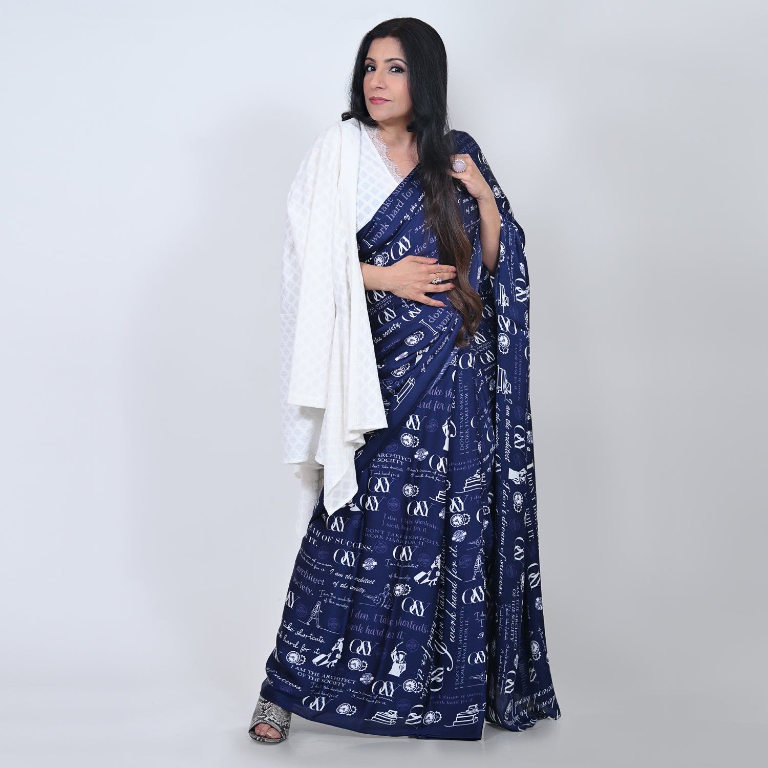 Saree Jute Beige Dengan Mutiara