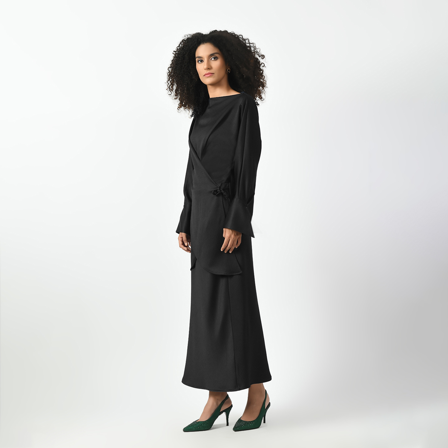 Atasan Hitam Asimetri