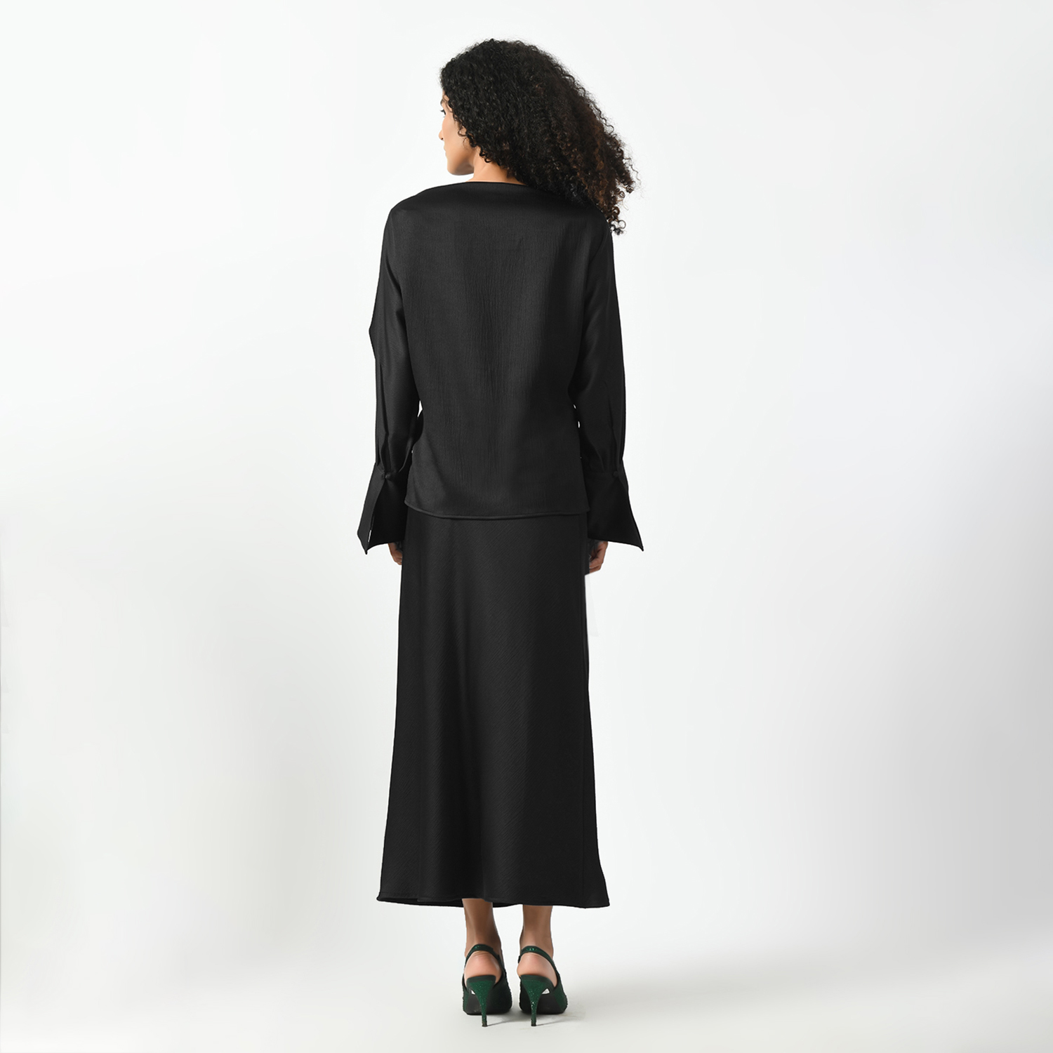 Atasan Hitam Asimetri