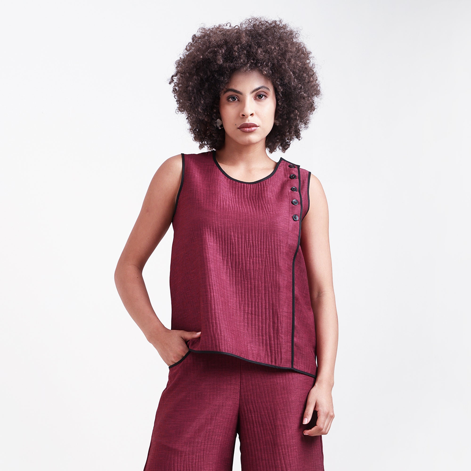 Wine Textured Sleeveless Top With Black Piping
