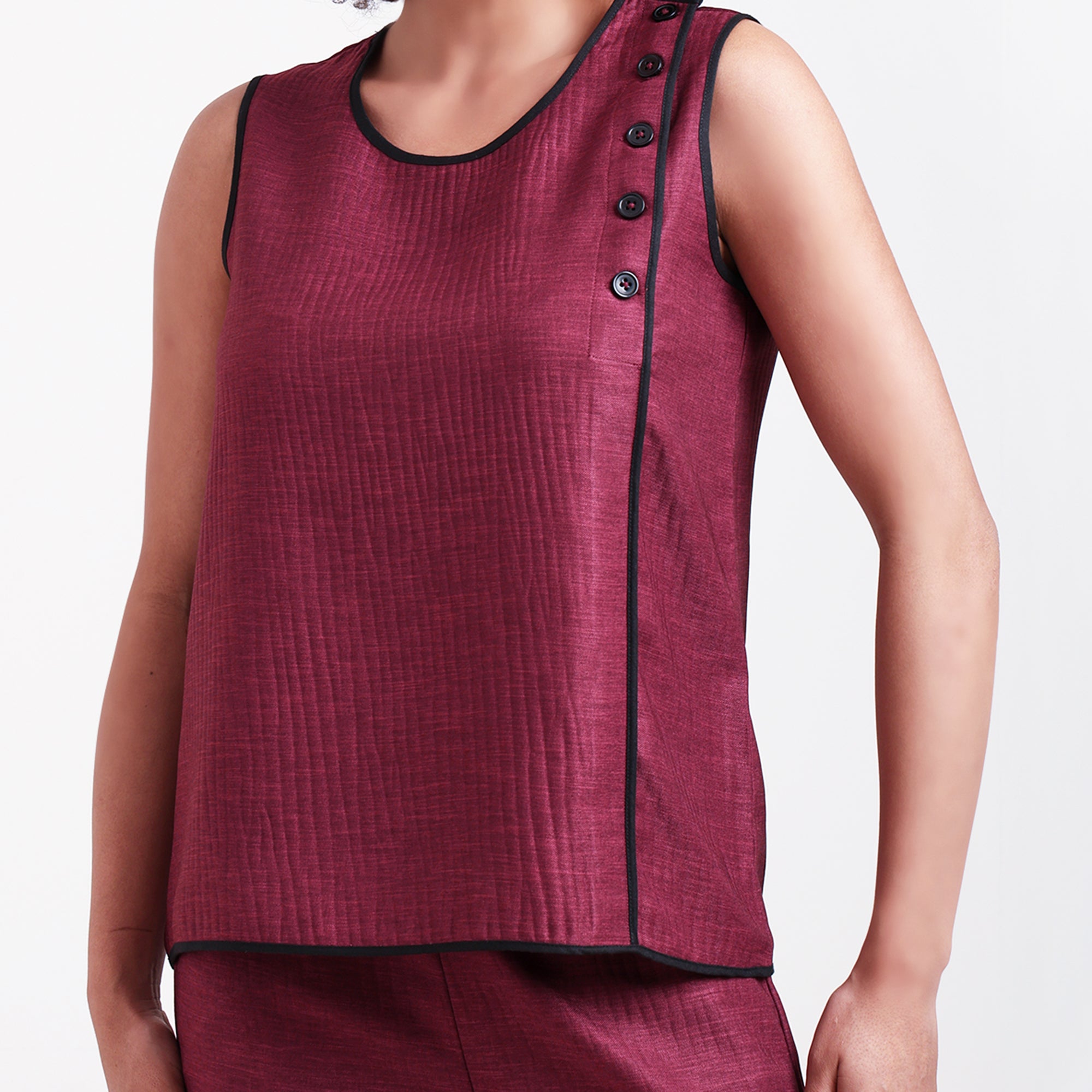 Wine Textured Sleeveless Top With Black Piping