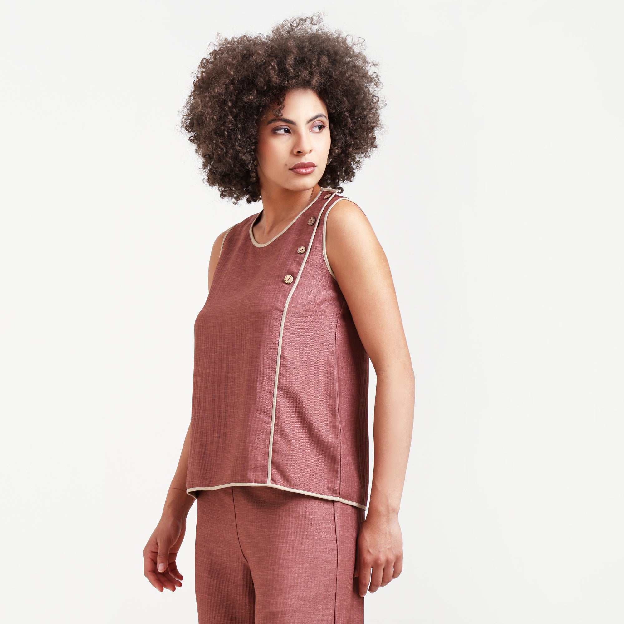 Peach Textured Sleeveless Top With Beige Piping