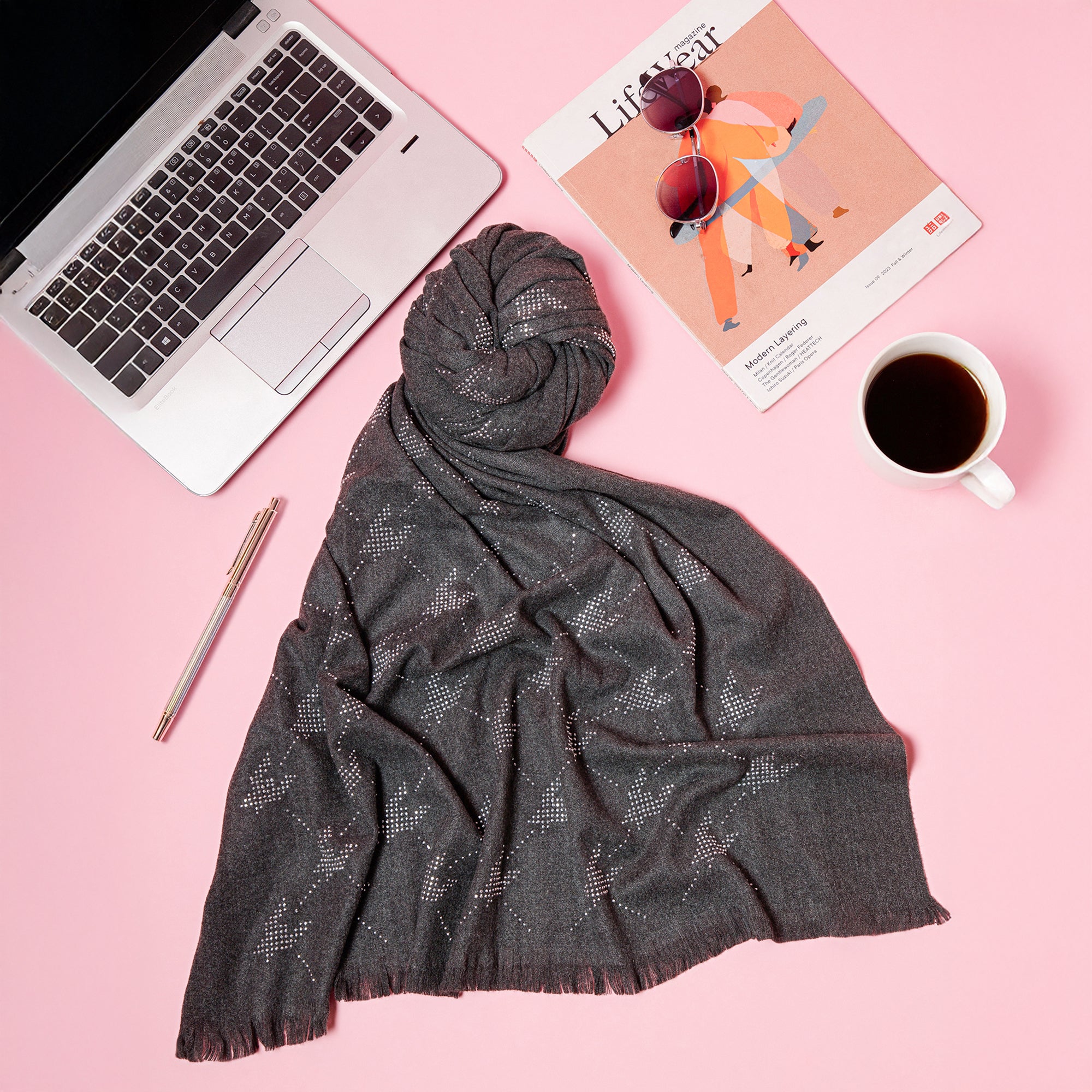 ผ้าซารีป่านสีเบจพร้อมไข่มุก