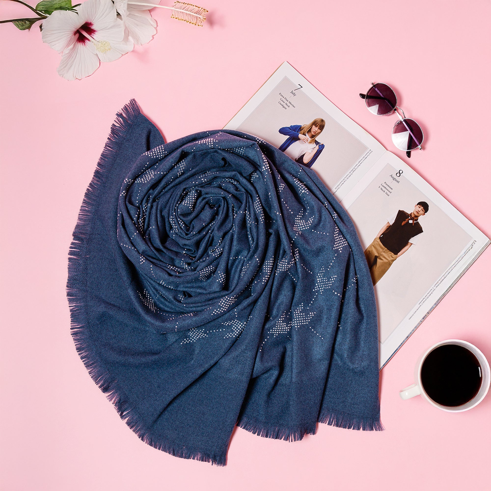 ผ้าซารีป่านสีเบจพร้อมไข่มุก