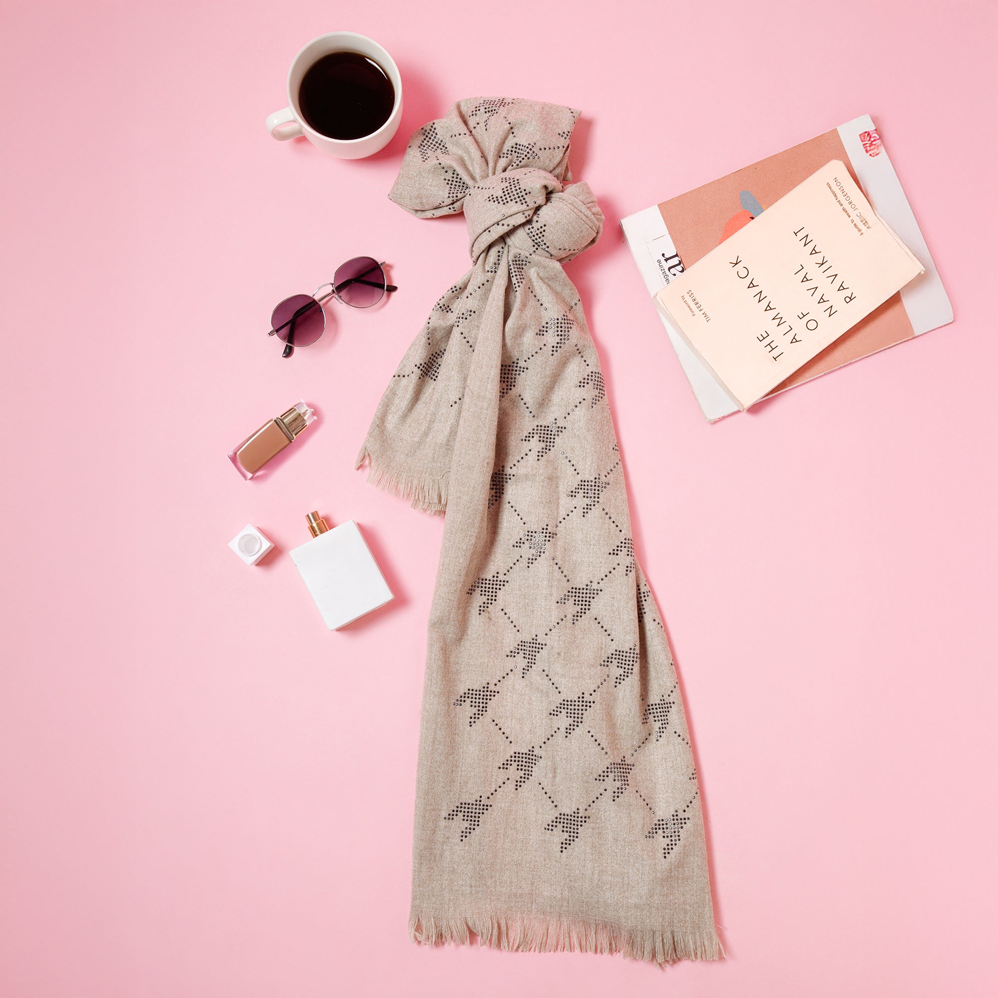 ผ้าซารีป่านสีเบจพร้อมไข่มุก