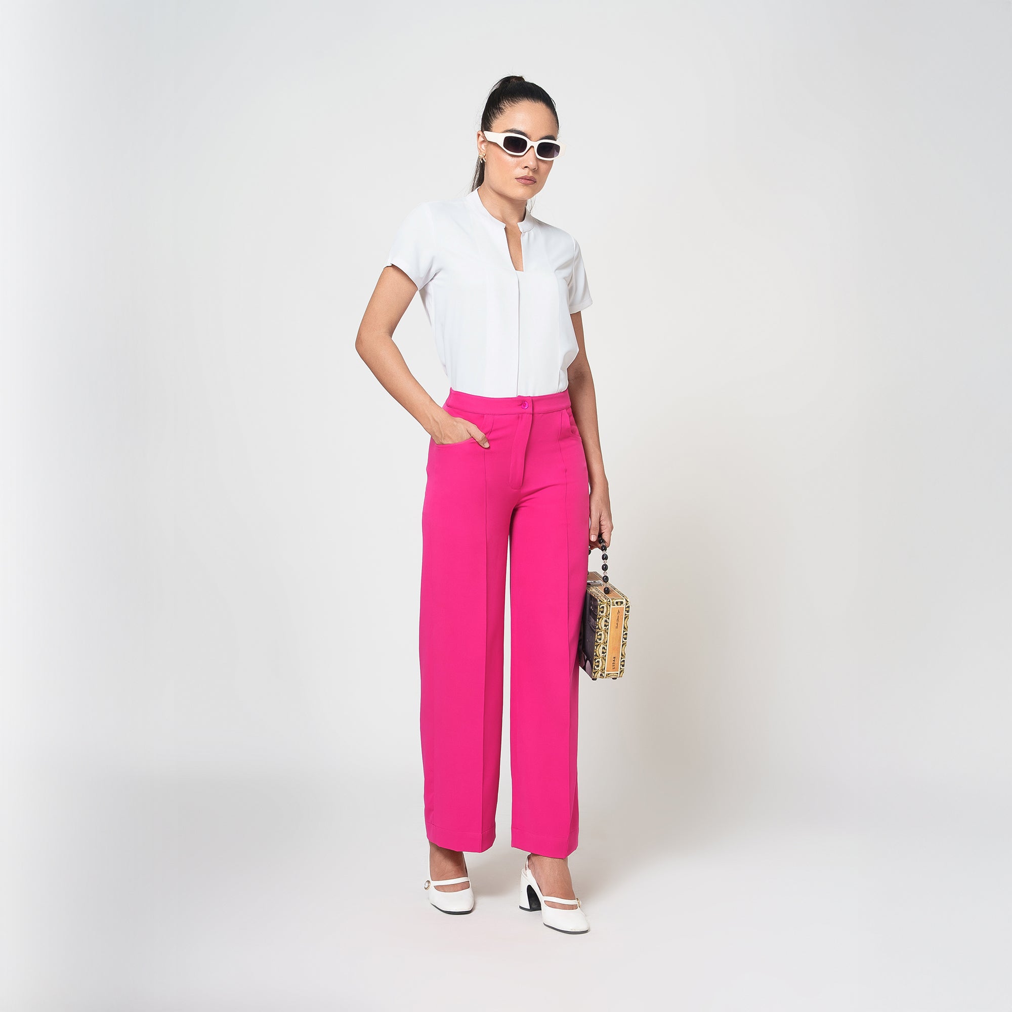 ผ้าซารีป่านสีเบจพร้อมไข่มุก