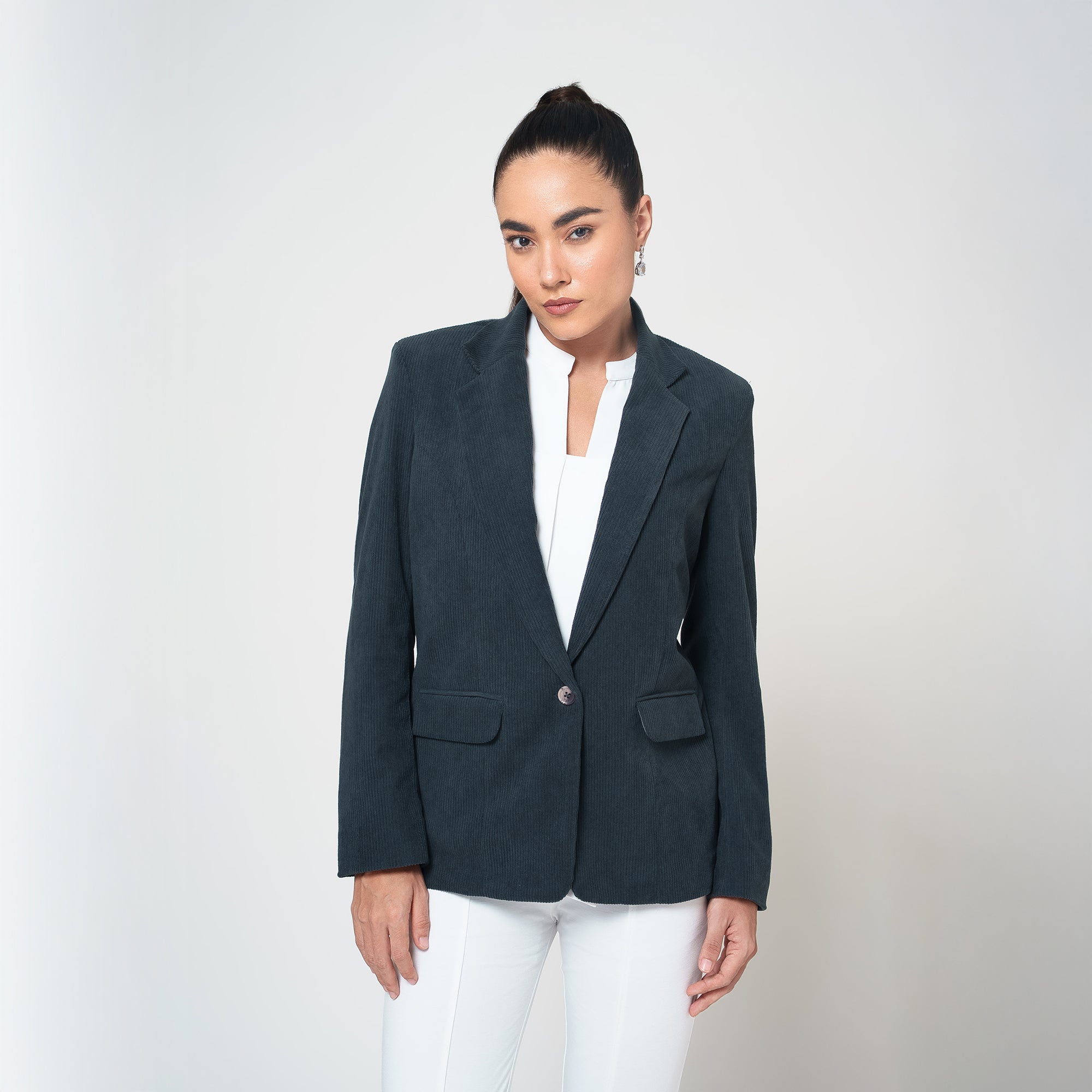 ผ้าซารีป่านสีเบจพร้อมไข่มุก