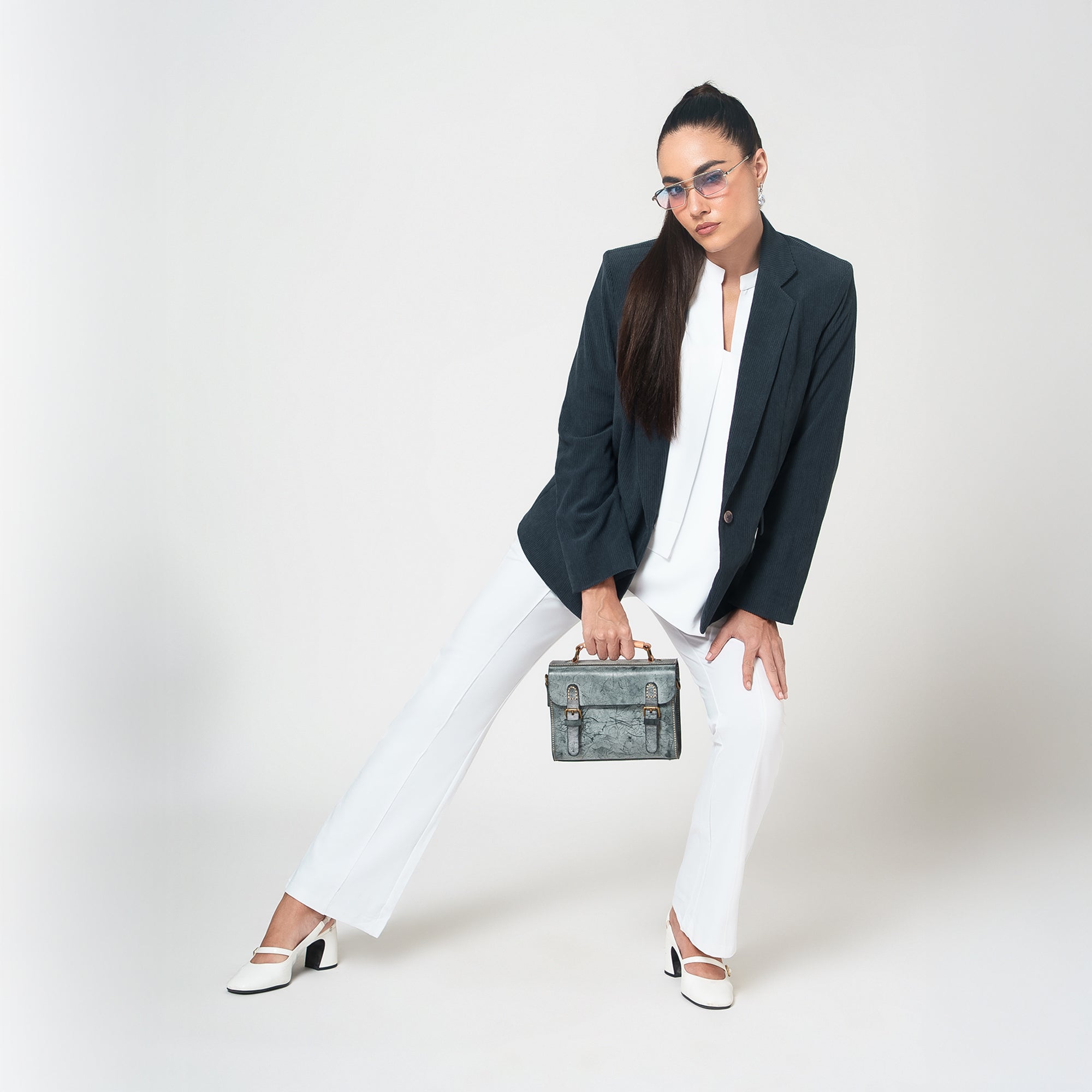 ผ้าซารีป่านสีเบจพร้อมไข่มุก