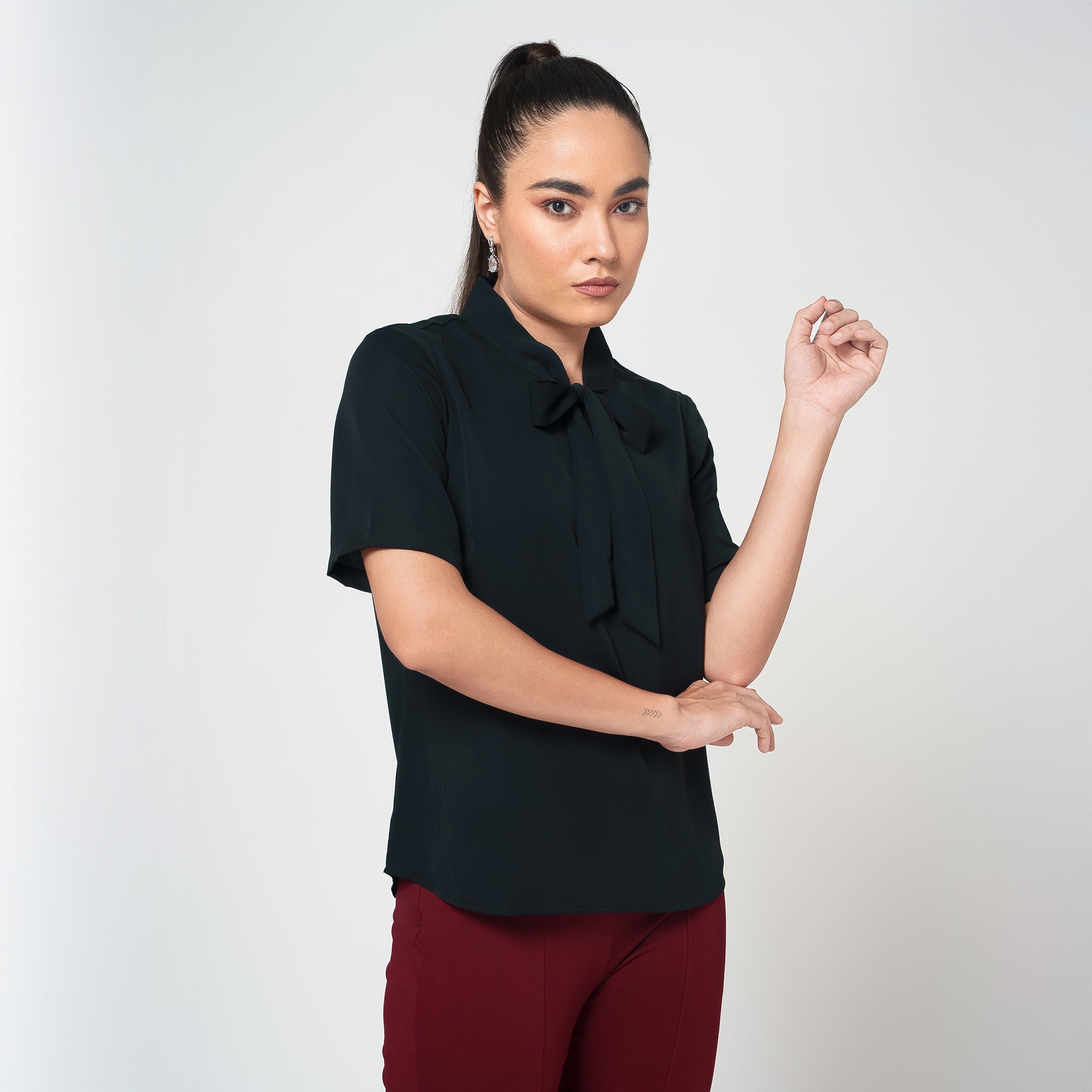 ผ้าซารีป่านสีเบจพร้อมไข่มุก