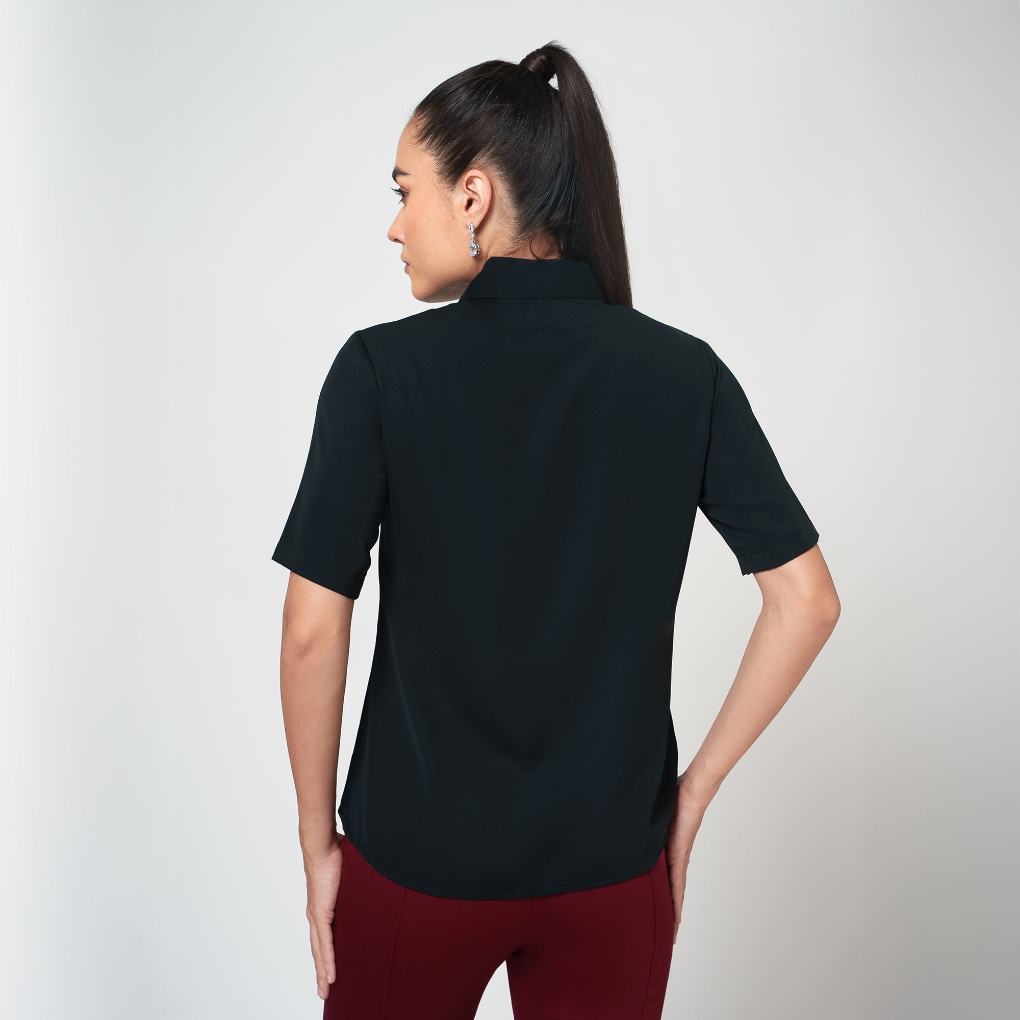 ผ้าซารีป่านสีเบจพร้อมไข่มุก