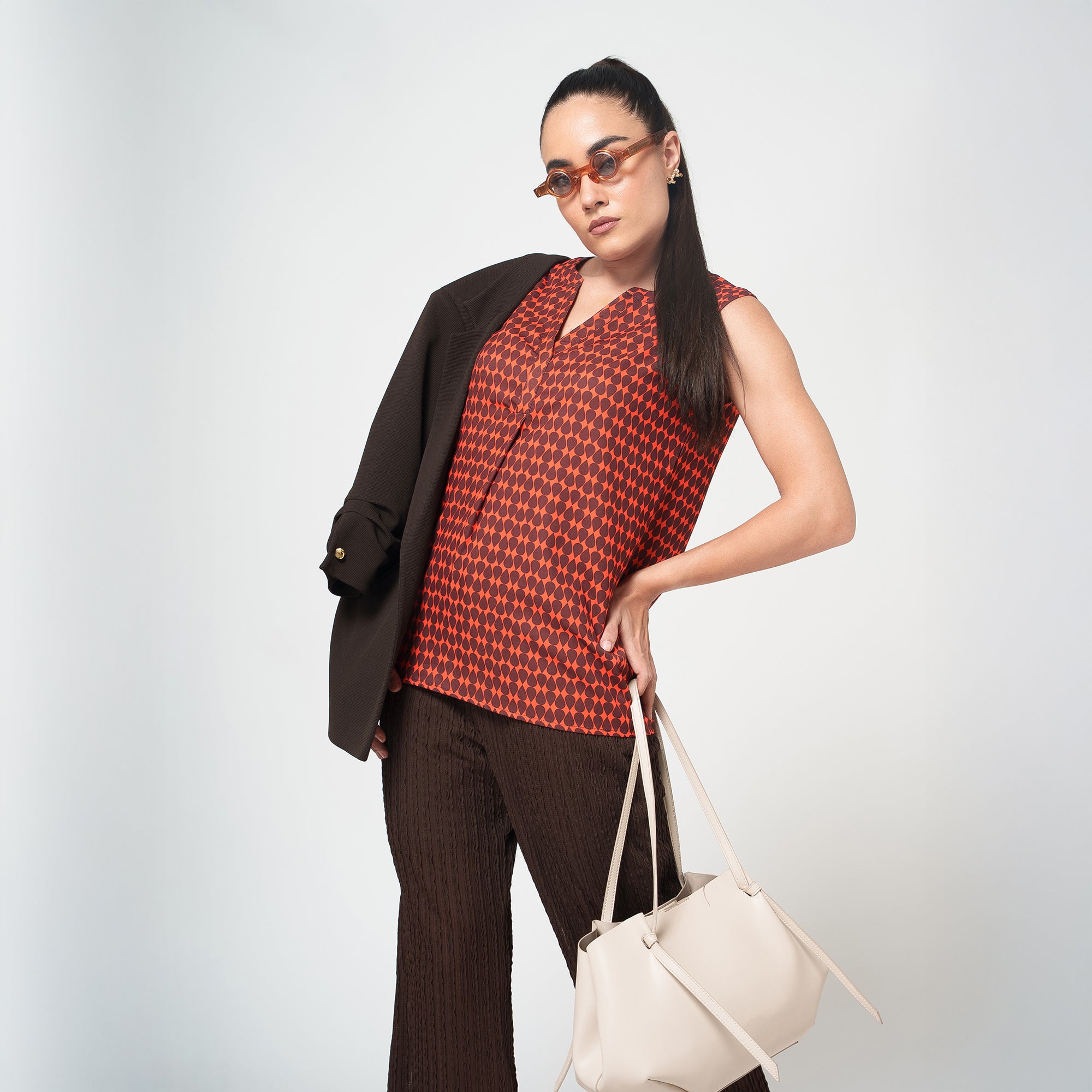 ผ้าซารีป่านสีเบจพร้อมไข่มุก