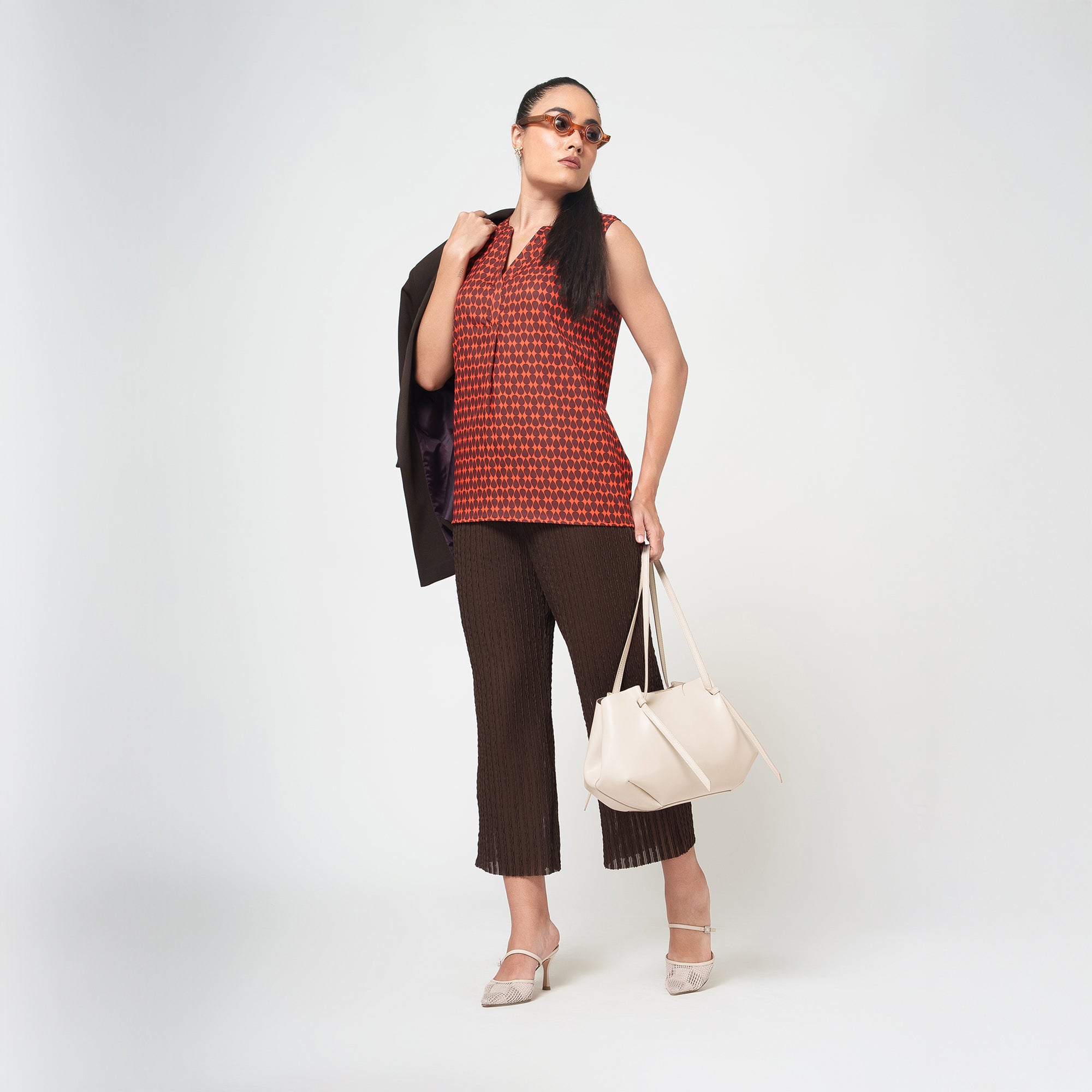 ผ้าซารีป่านสีเบจพร้อมไข่มุก