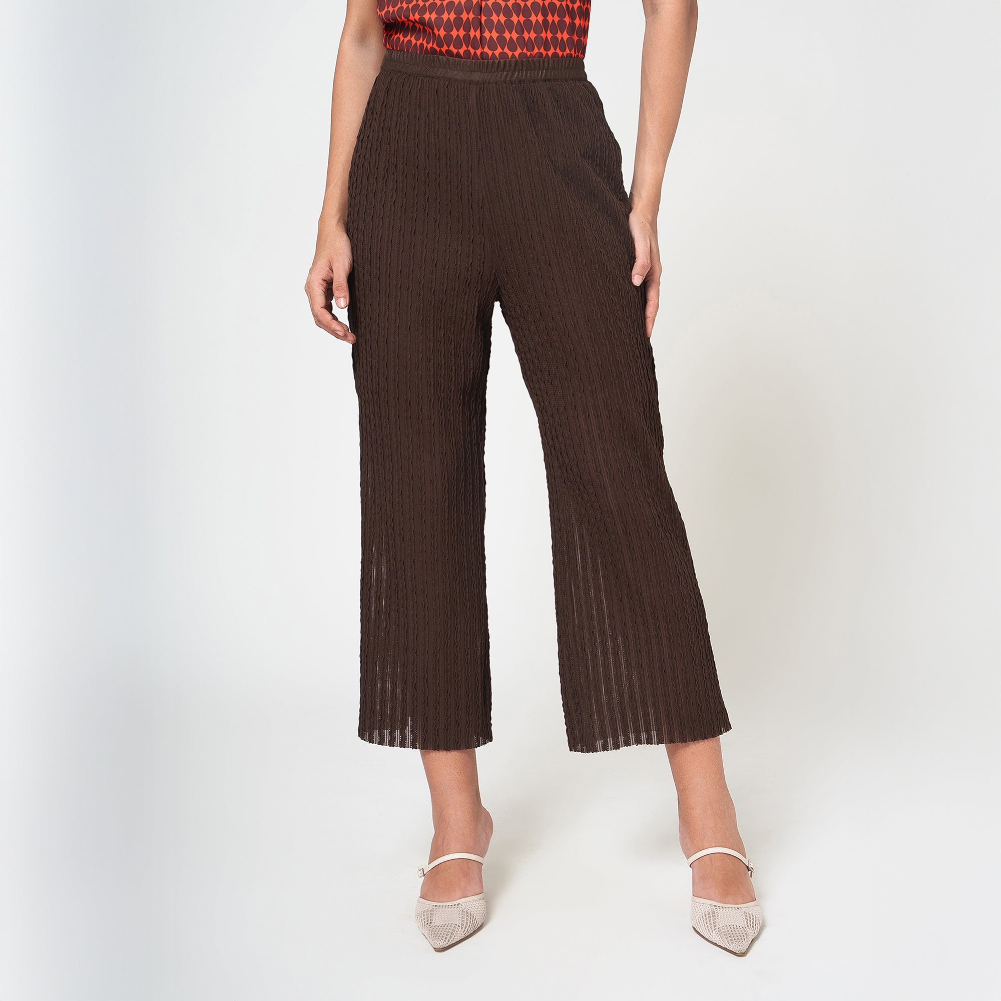 ผ้าซารีป่านสีเบจพร้อมไข่มุก