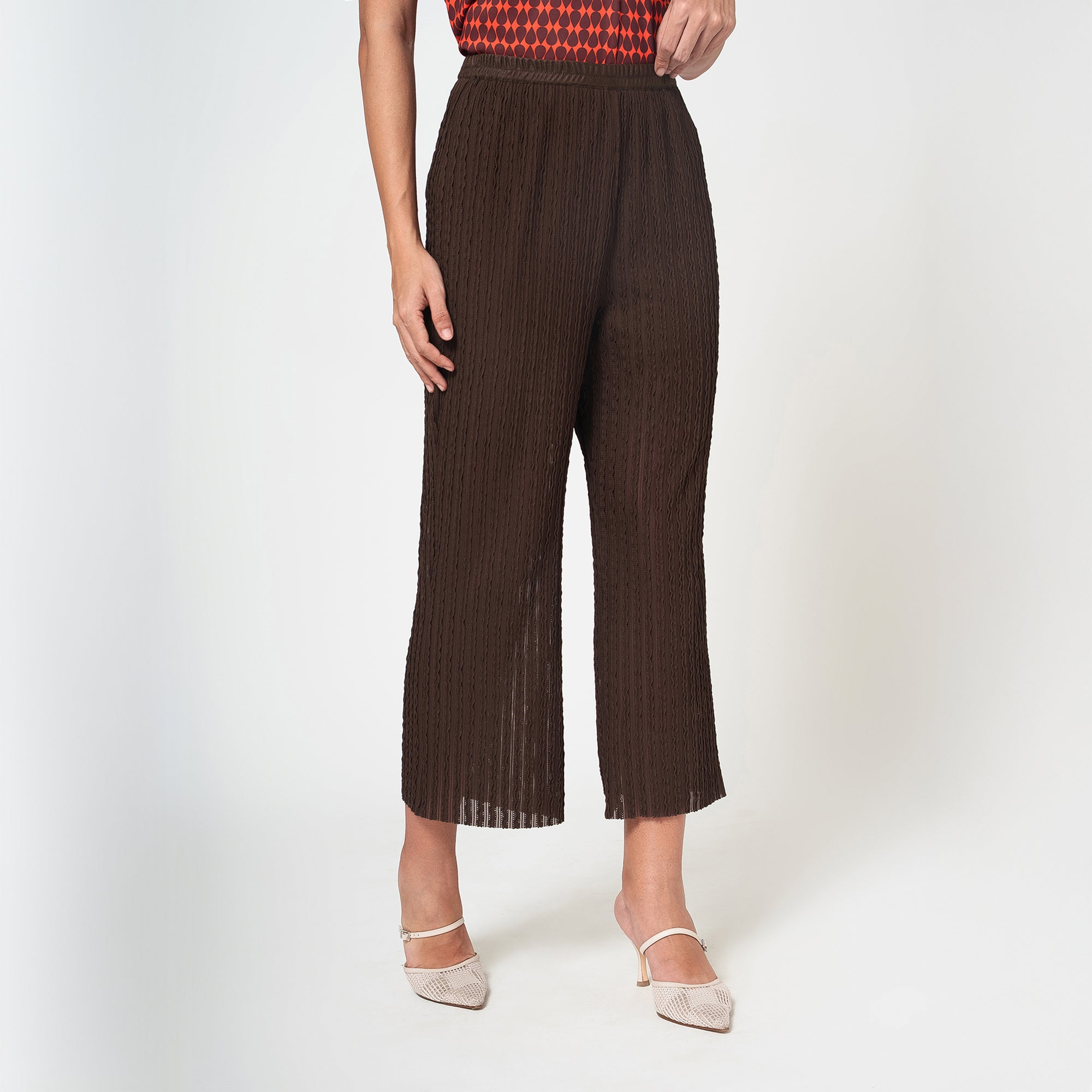 ผ้าซารีป่านสีเบจพร้อมไข่มุก