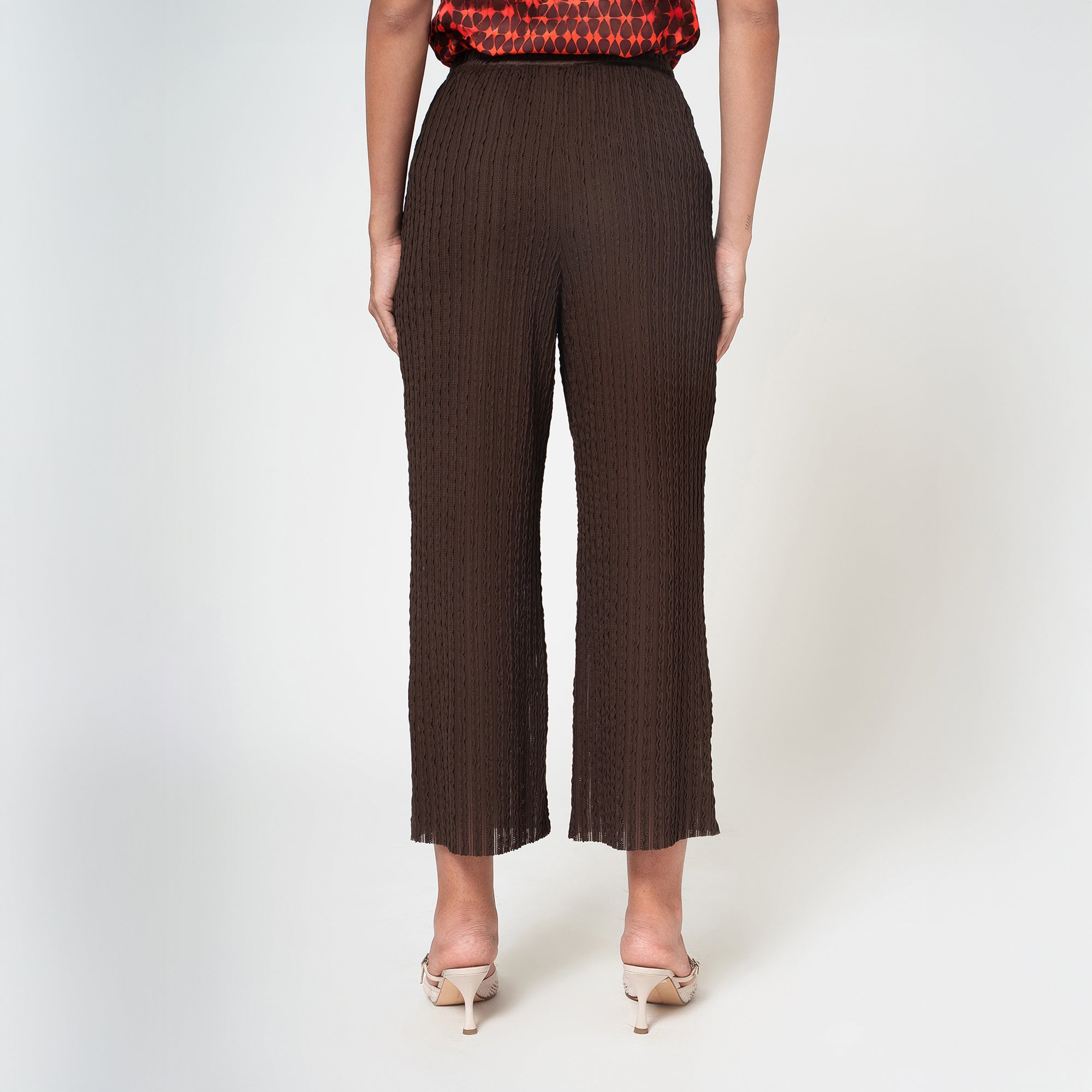 ผ้าซารีป่านสีเบจพร้อมไข่มุก