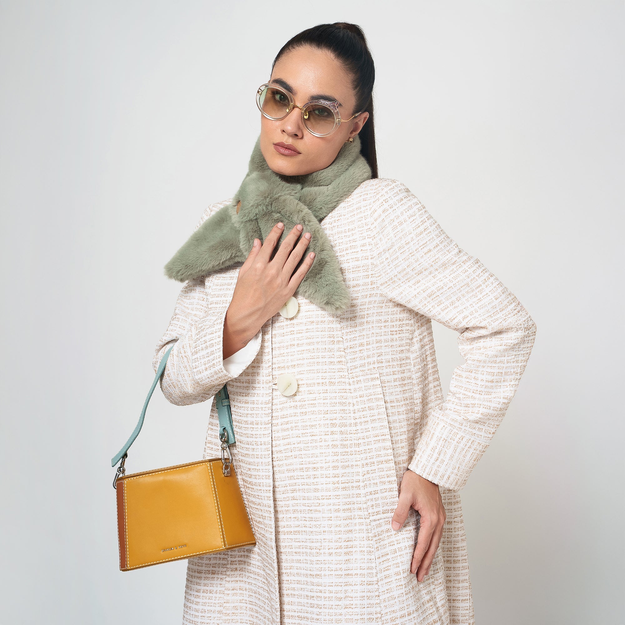 Saree Jute Beige Dengan Mutiara