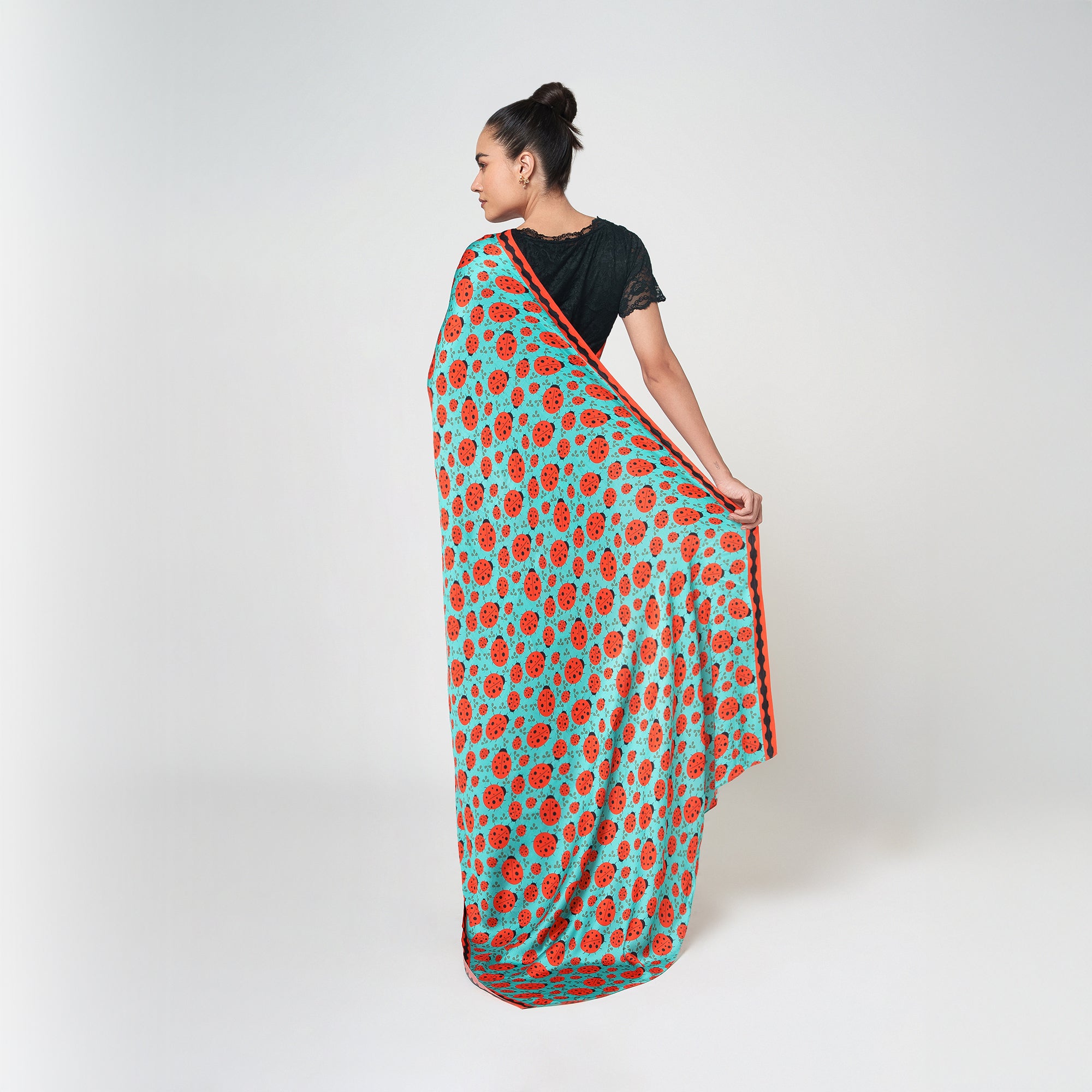 Saree Jute Beige Dengan Mutiara