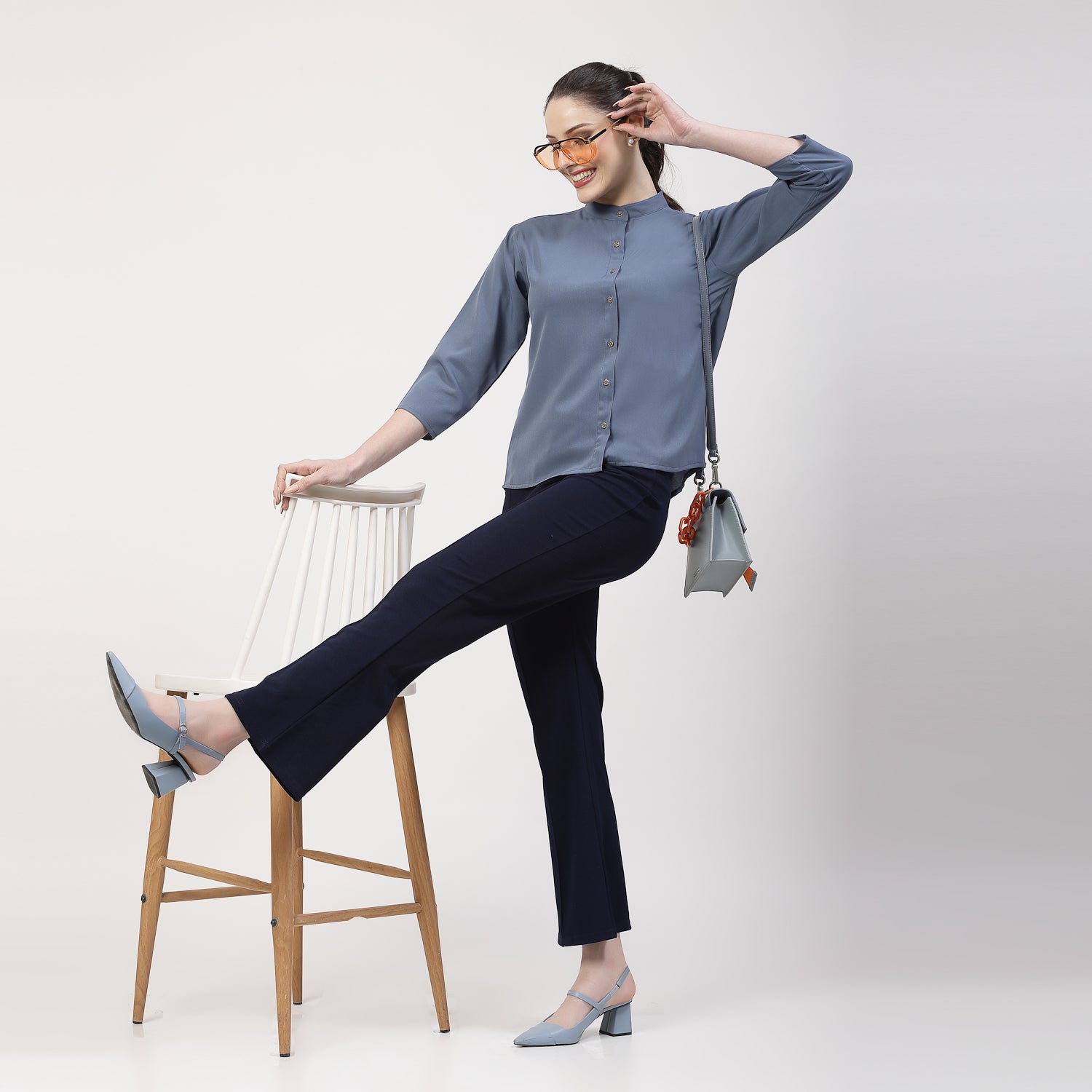 เสื้อสีน้ำเงินคอจีน