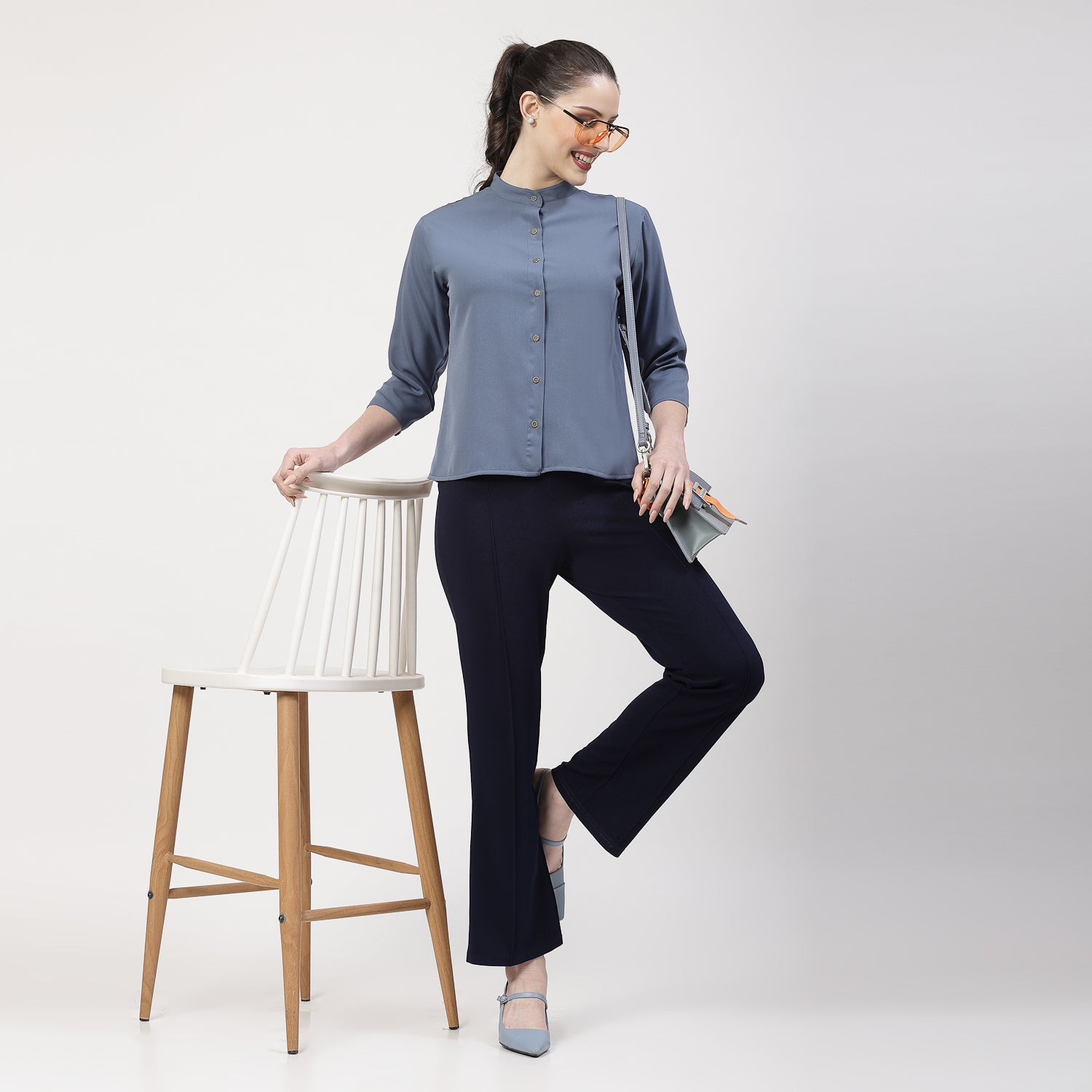 เสื้อสีน้ำเงินคอจีน