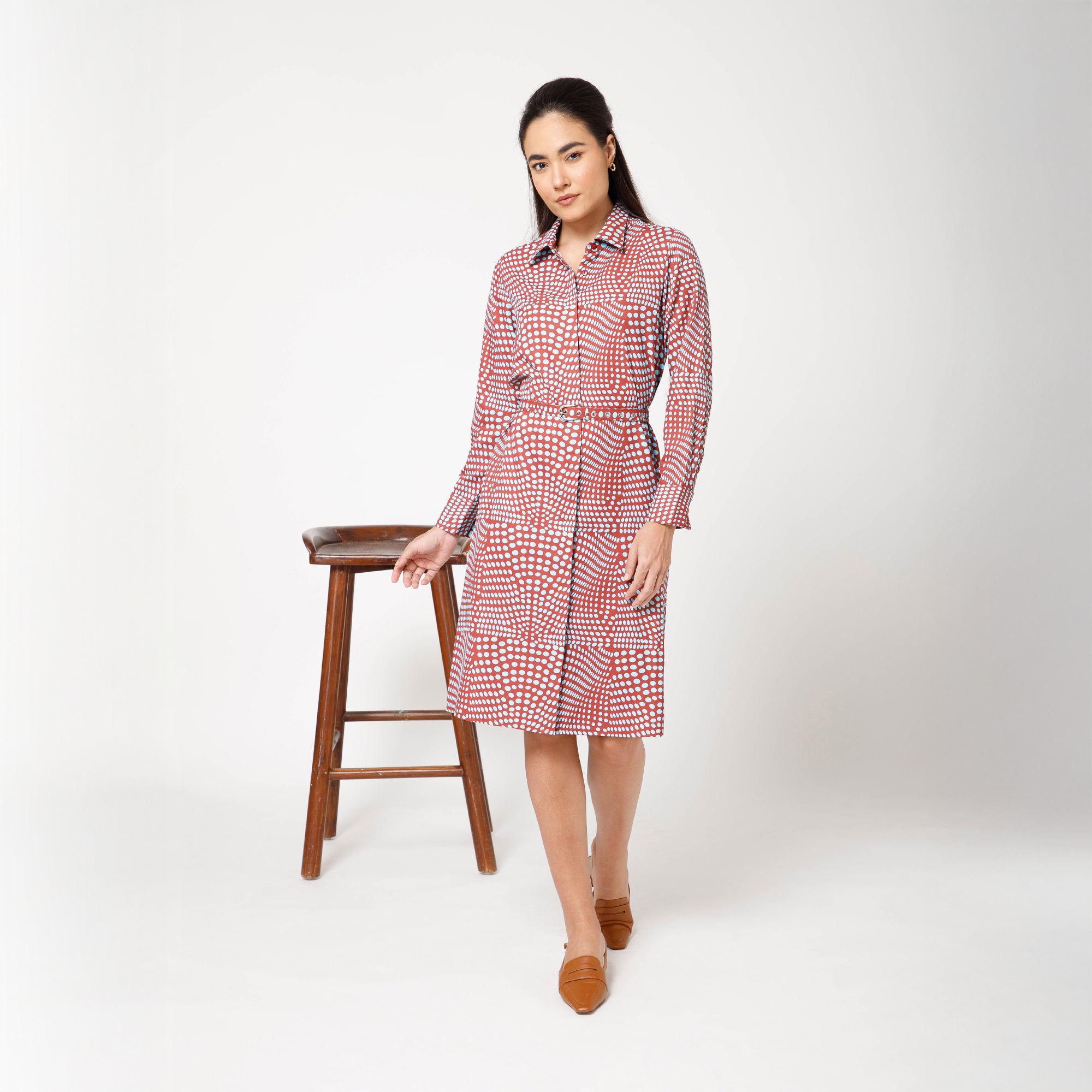 ผ้าซารีป่านสีเบจพร้อมไข่มุก