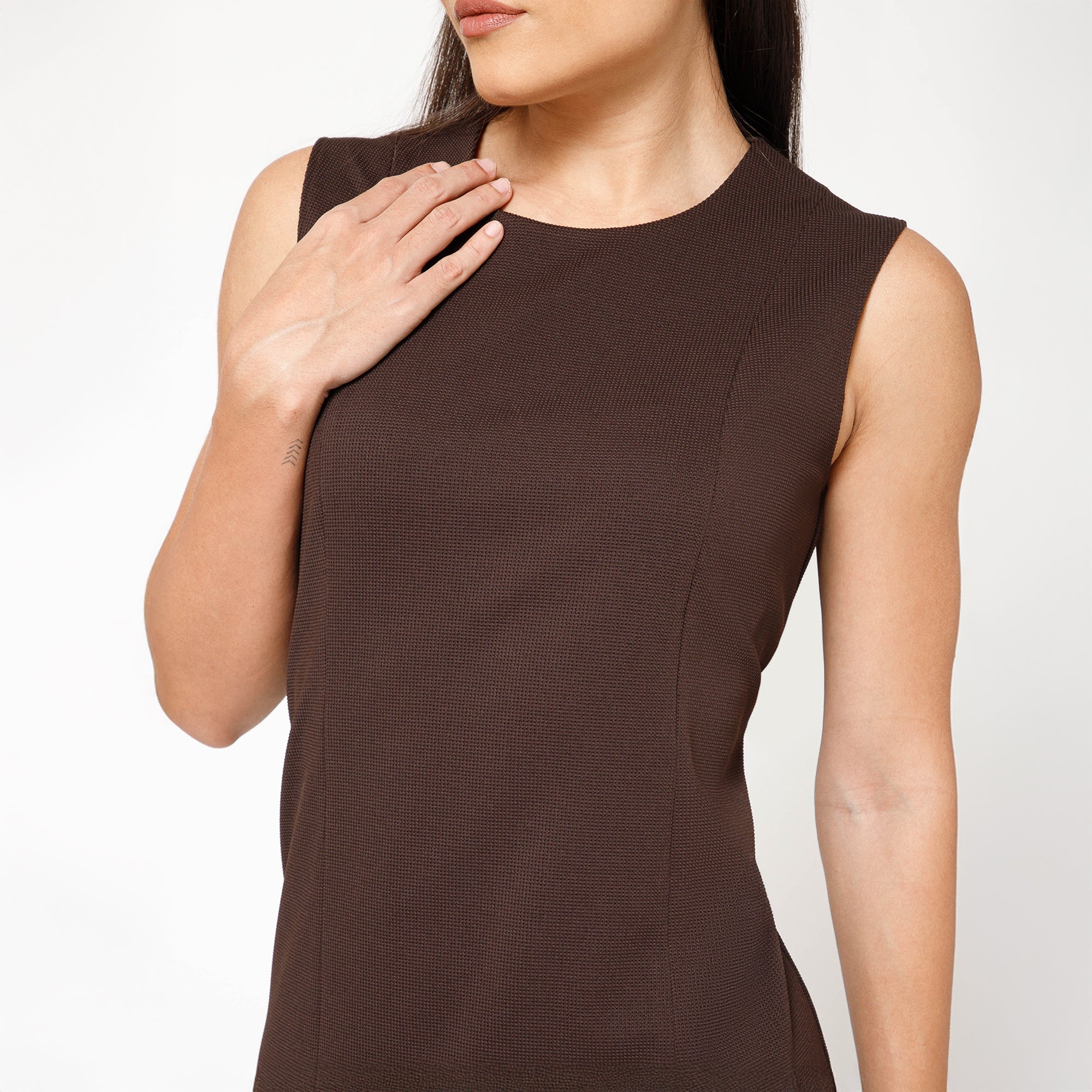 ผ้าซารีป่านสีเบจพร้อมไข่มุก