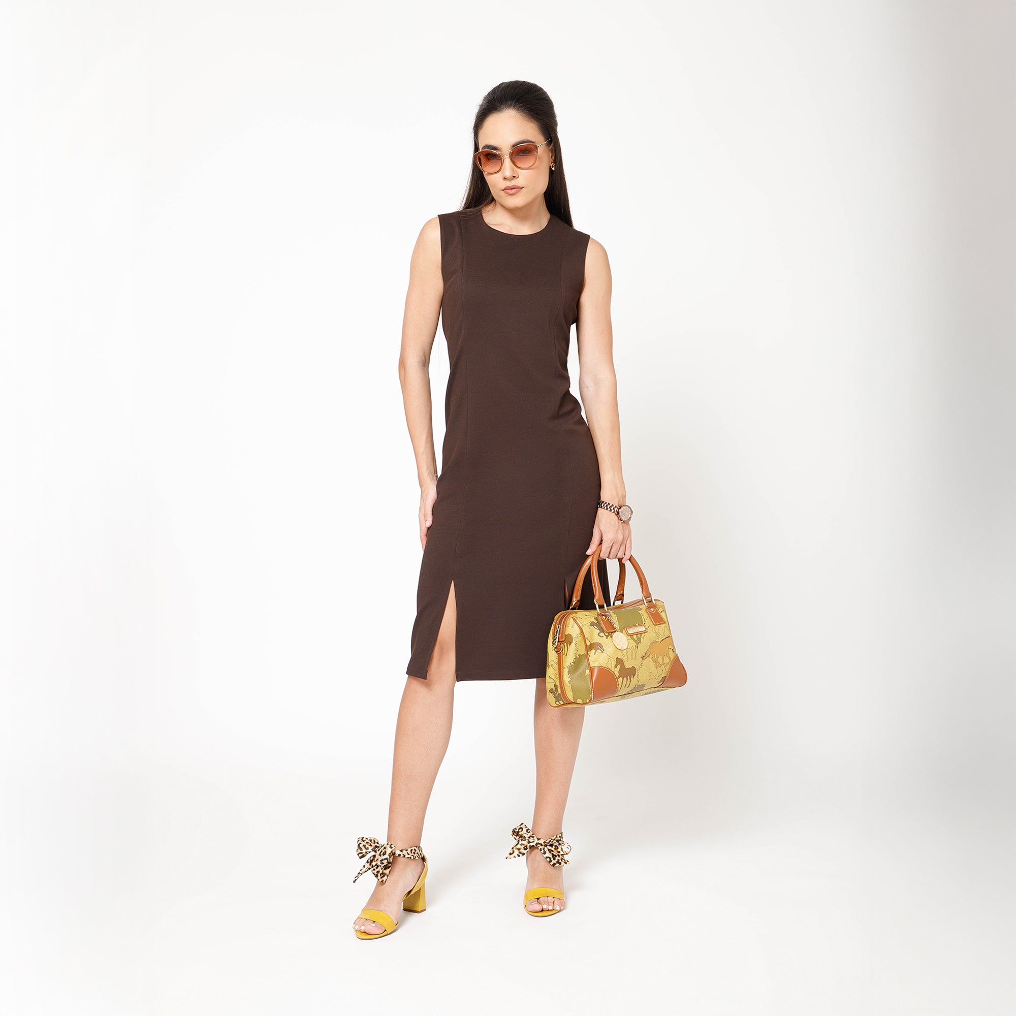 ผ้าซารีป่านสีเบจพร้อมไข่มุก