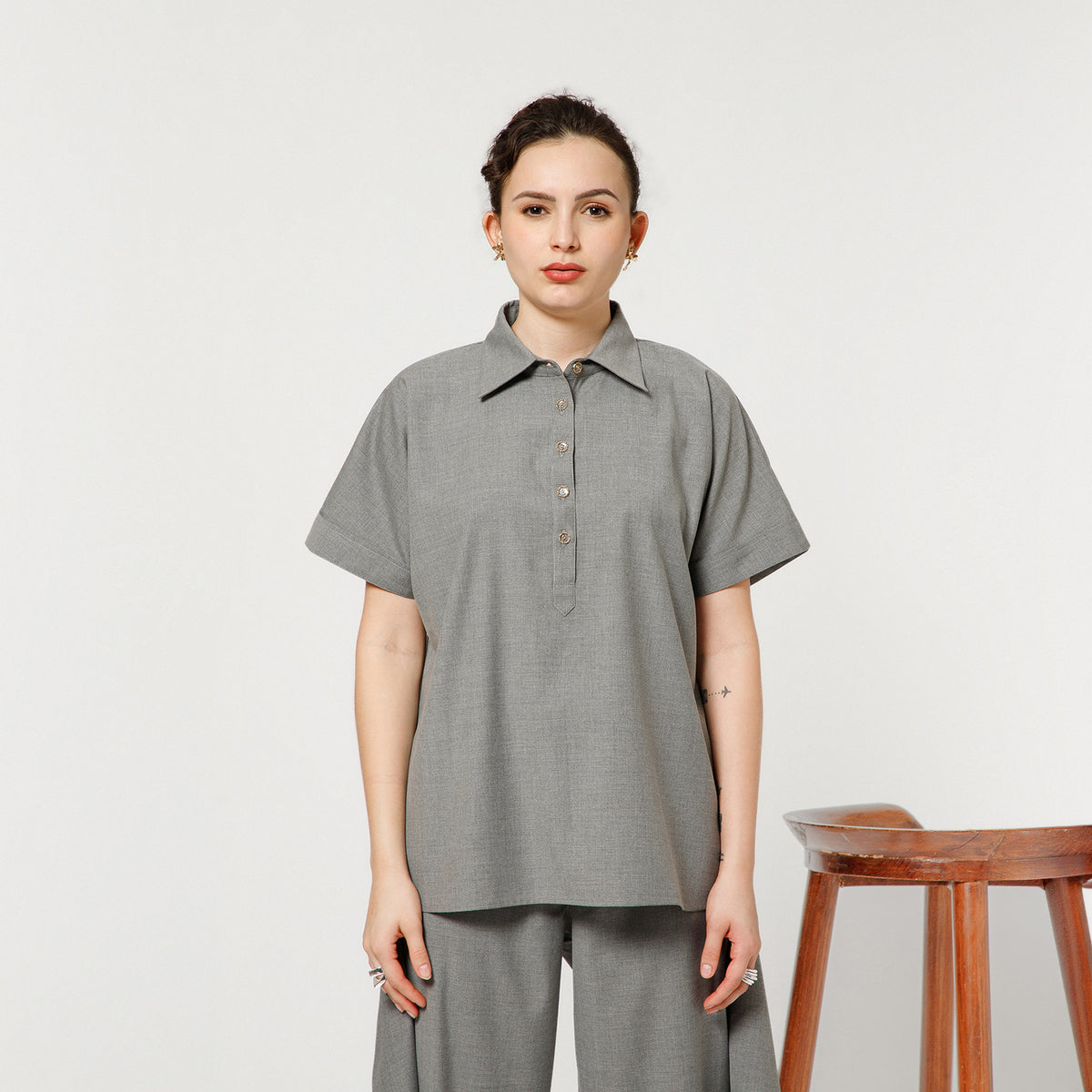 Light Grey Top With Short Sleeves