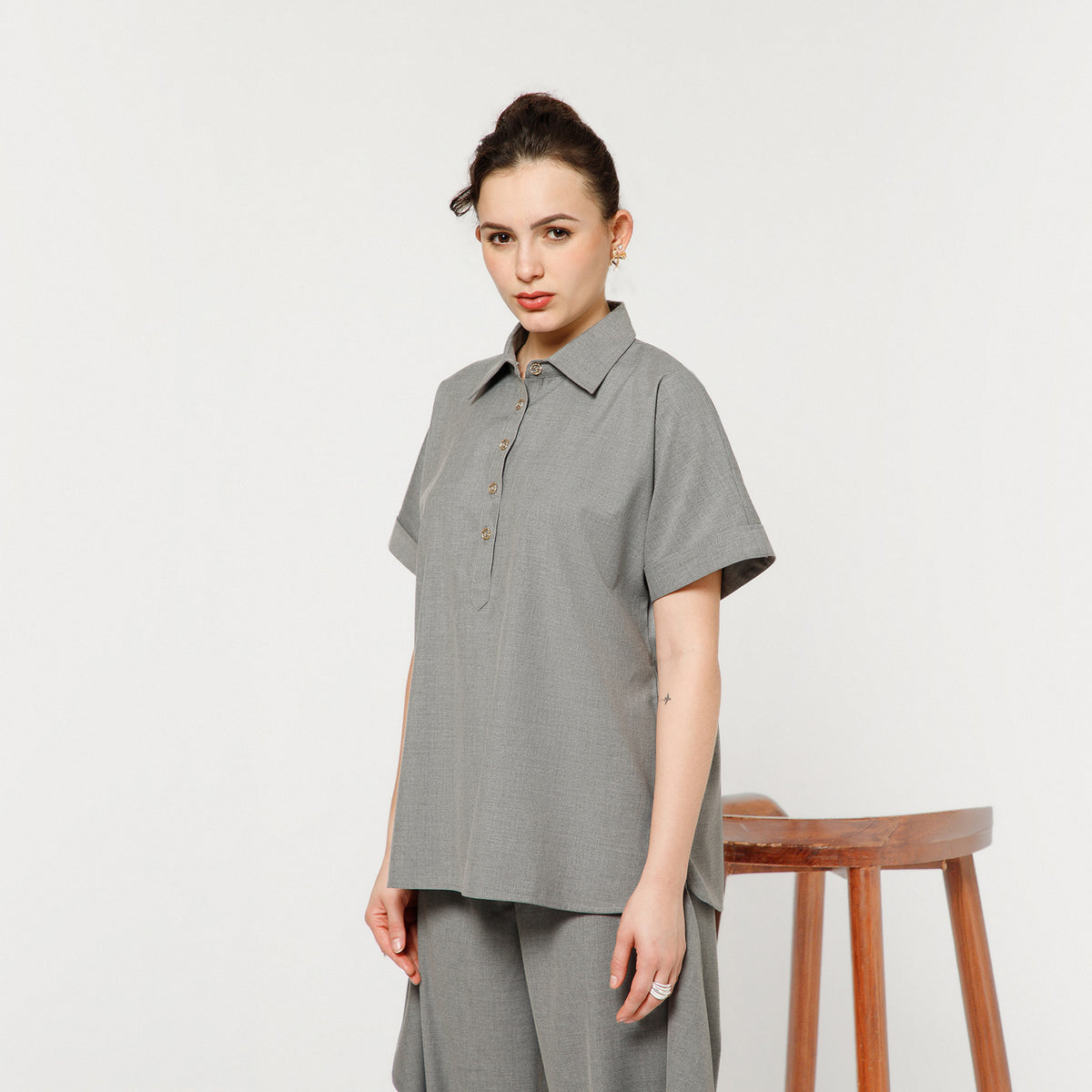 Light Grey Top With Short Sleeves