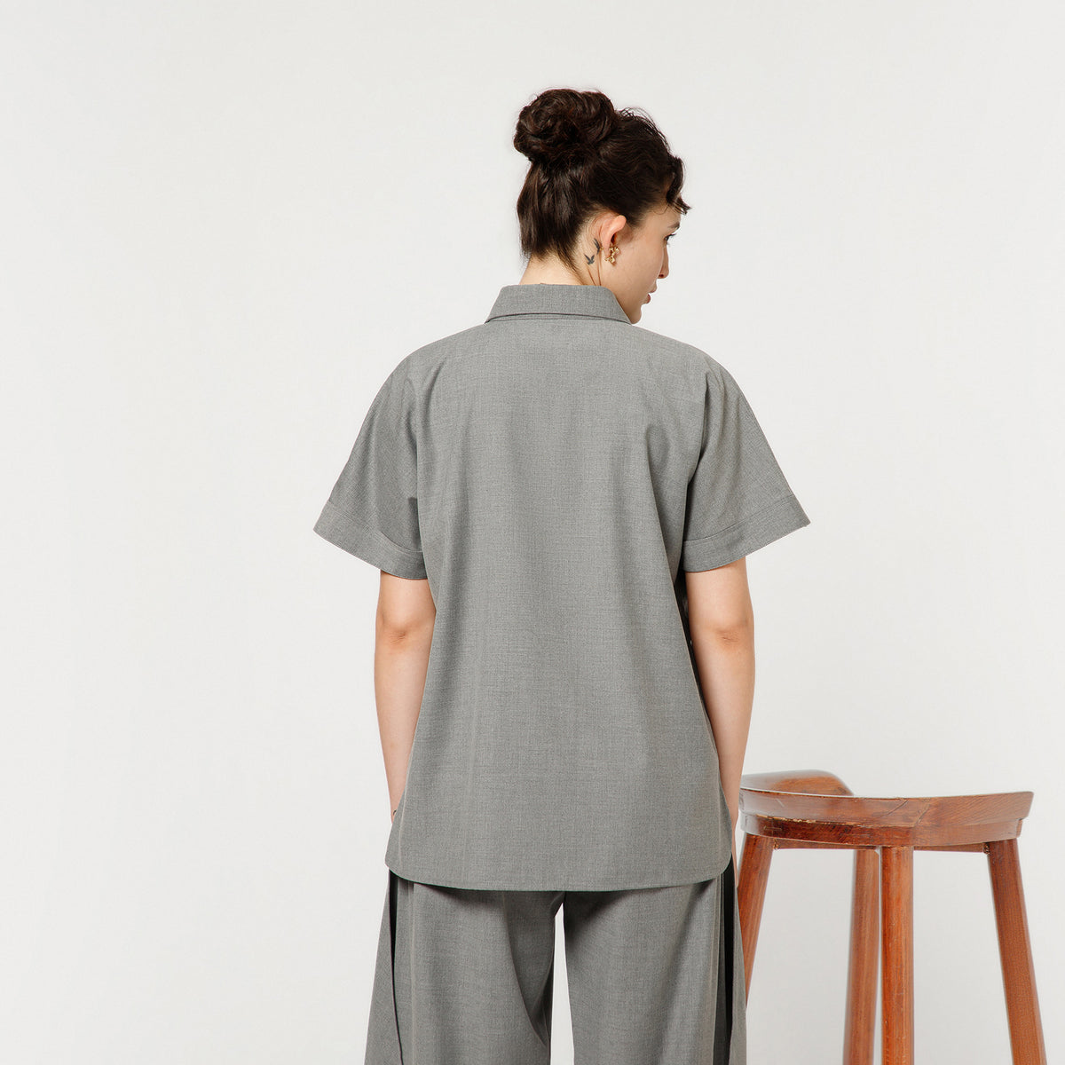 Light Grey Top With Short Sleeves