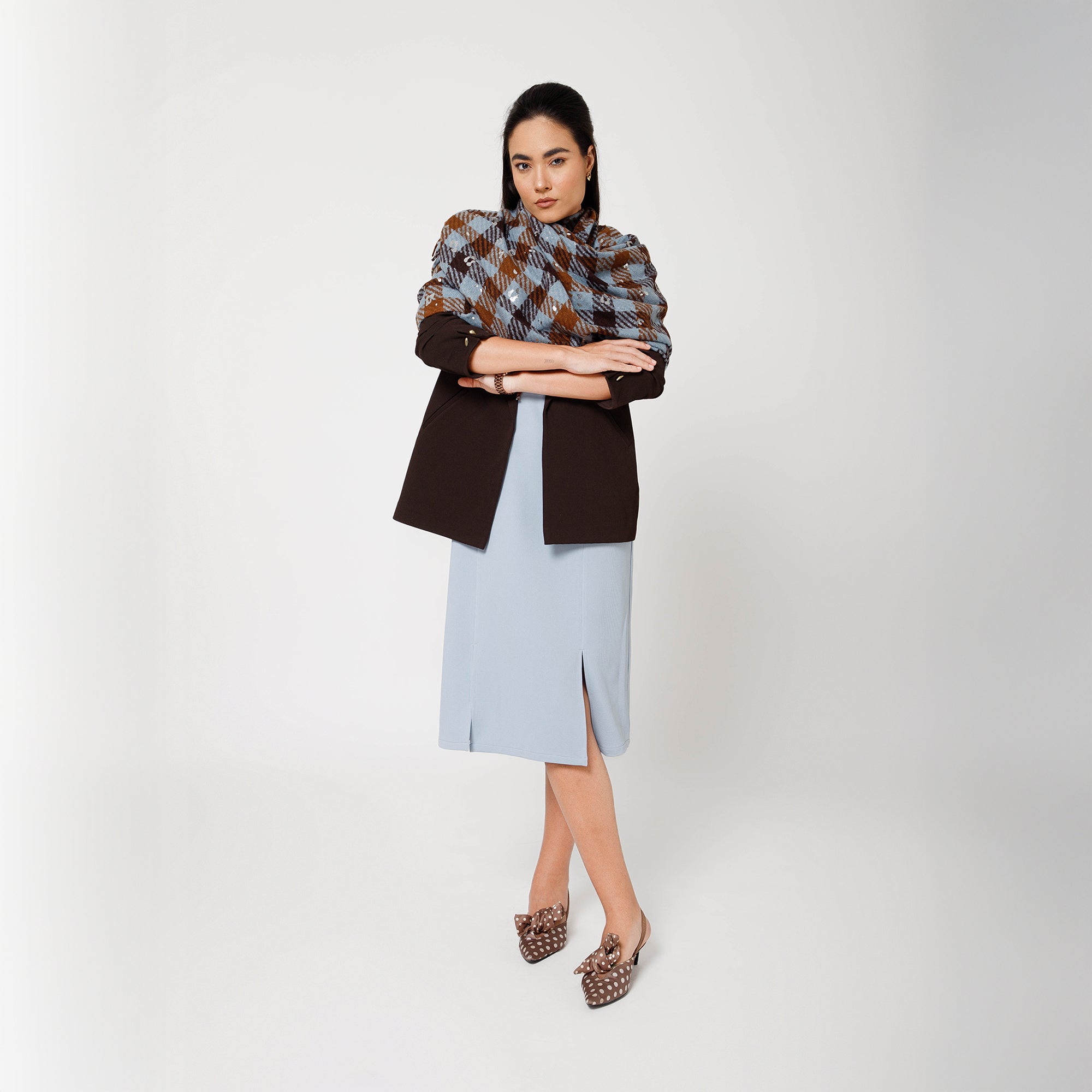 ผ้าซารีป่านสีเบจพร้อมไข่มุก