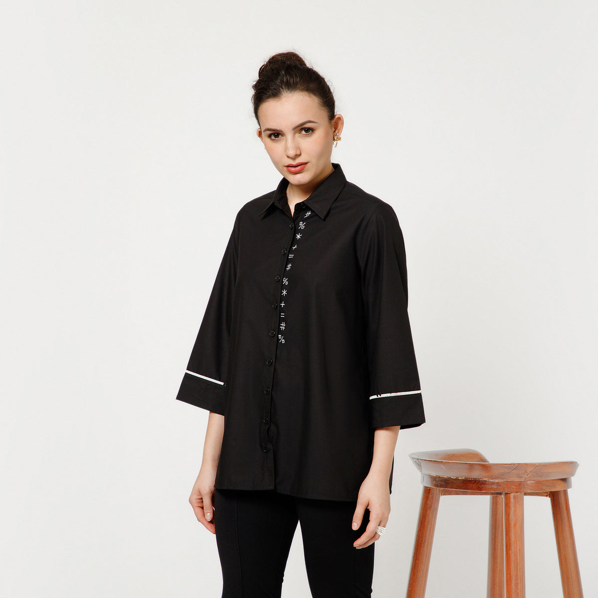 Black Oversize Shirt With Quotation Embroidery