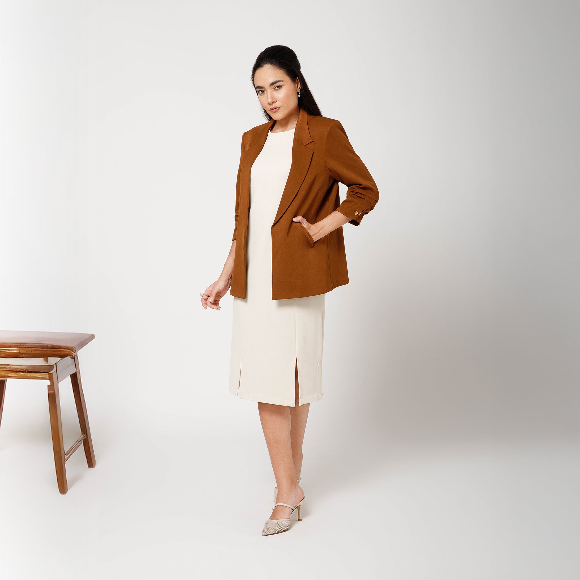 Saree Jute Beige Dengan Mutiara