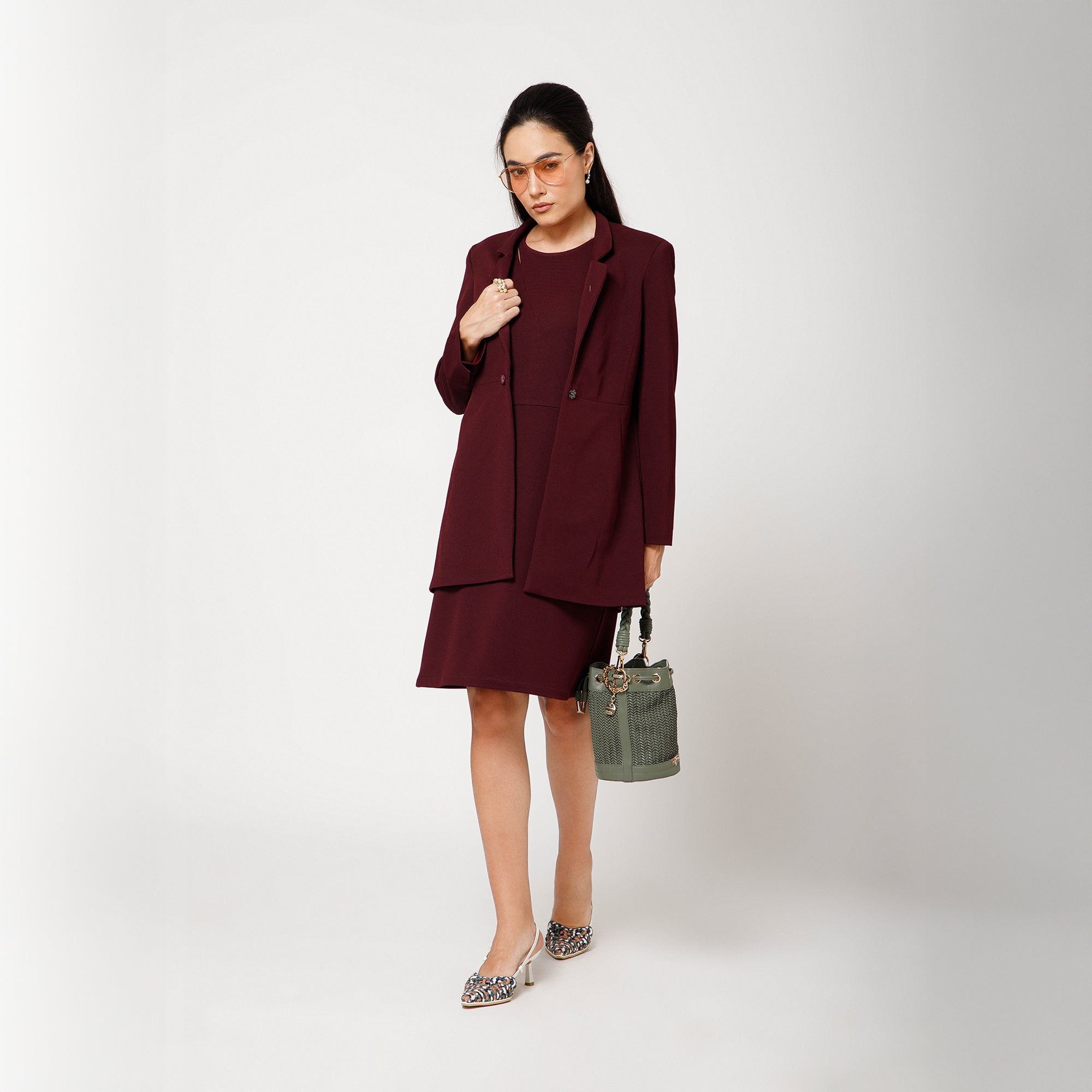 ผ้าซารีป่านสีเบจพร้อมไข่มุก