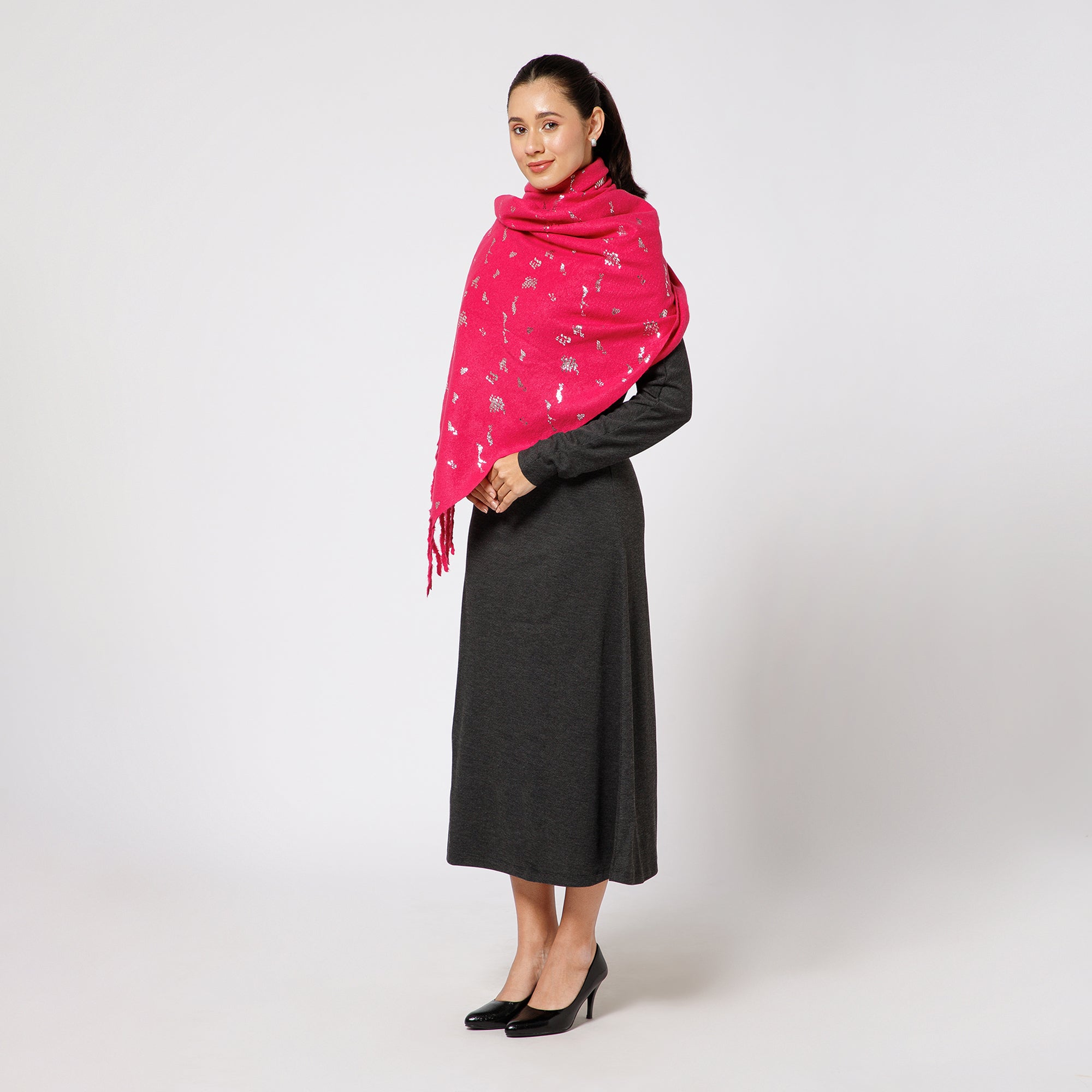 ผ้าซารีป่านสีเบจพร้อมไข่มุก