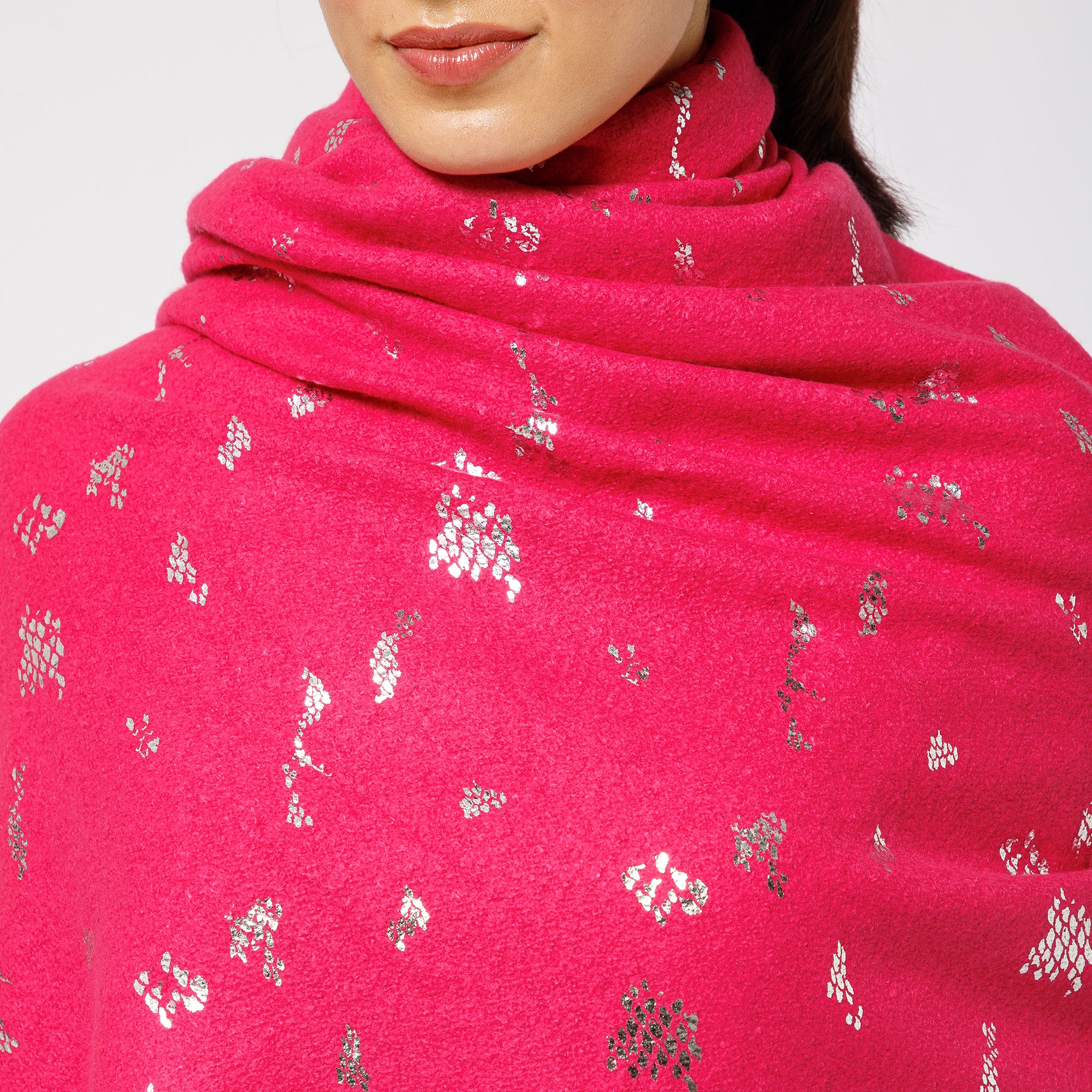 ผ้าซารีป่านสีเบจพร้อมไข่มุก