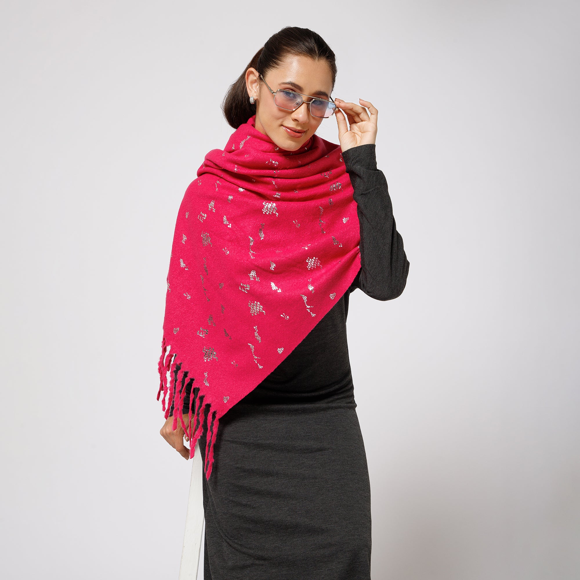 ผ้าซารีป่านสีเบจพร้อมไข่มุก