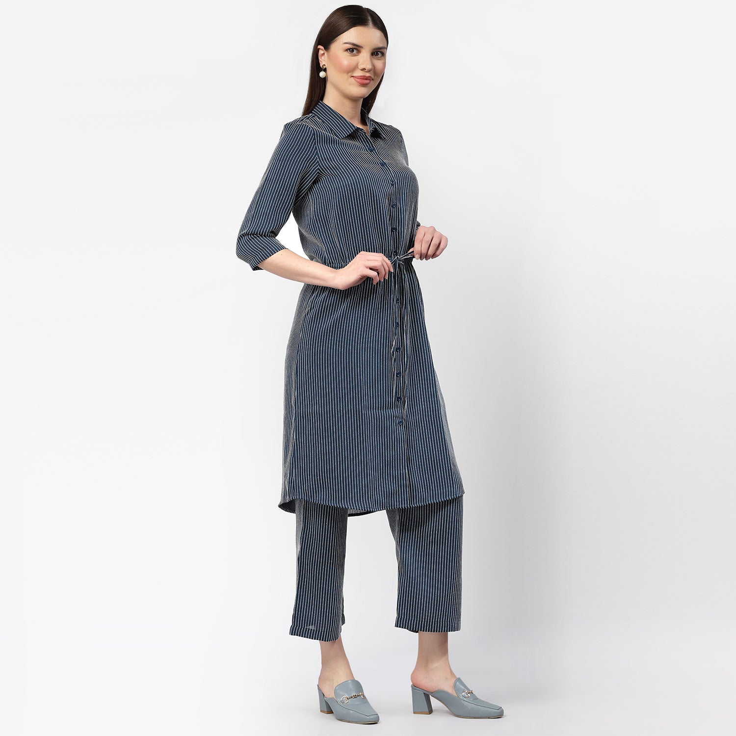 เสื้อเชิ้ตสีน้ำเงินเข้ม ทูนิค พร้อมเชือกผูก