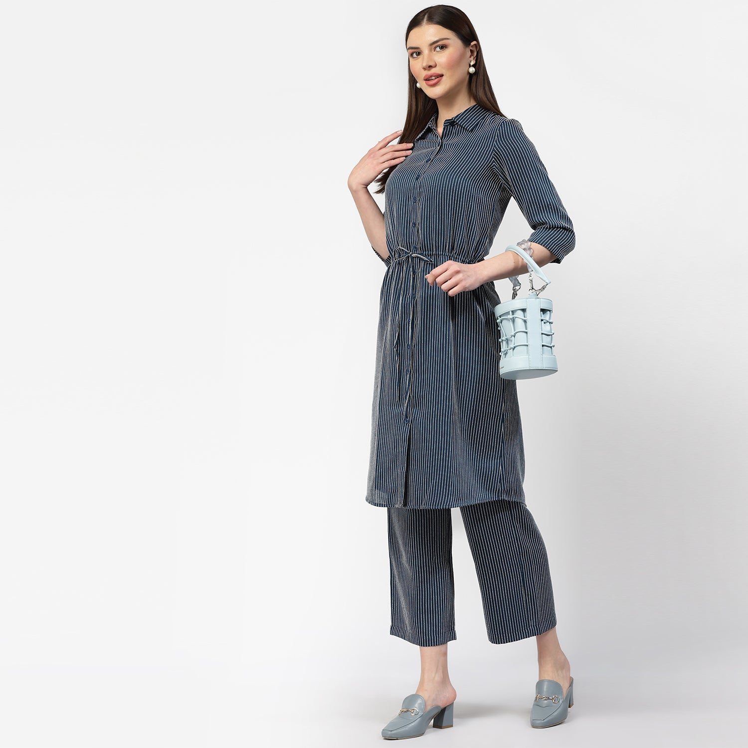 เสื้อเชิ้ตสีน้ำเงินเข้ม ทูนิค พร้อมเชือกผูก