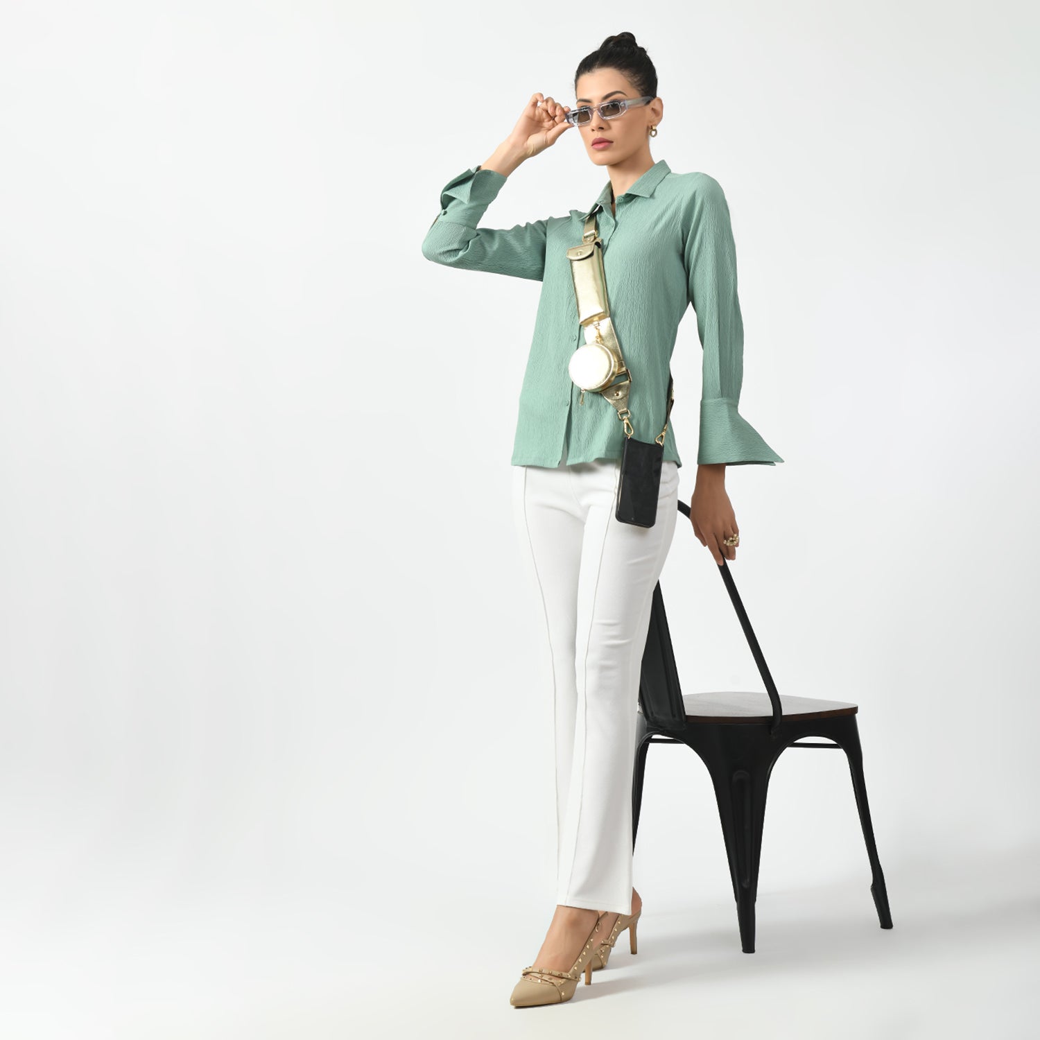 เสื้อเชิ้ตเนื้อผ้าสีเขียวอ่อนมีแขนซ้อน