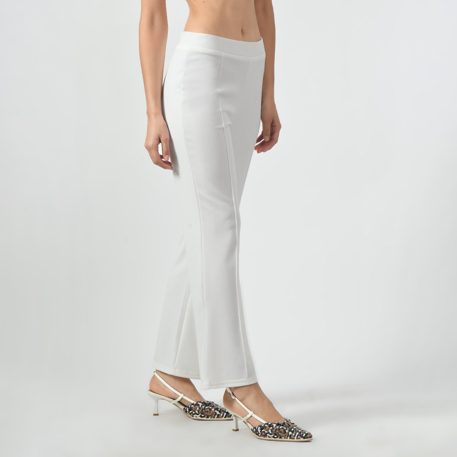 กางเกงไลคร่าสีขาว