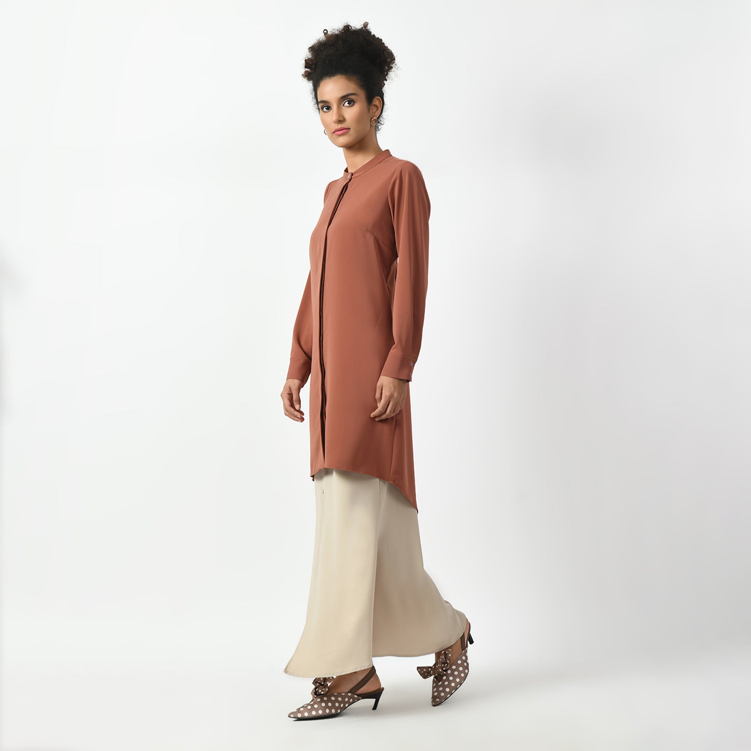 เสื้อคลุมสีพีชพร้อมคอจีน