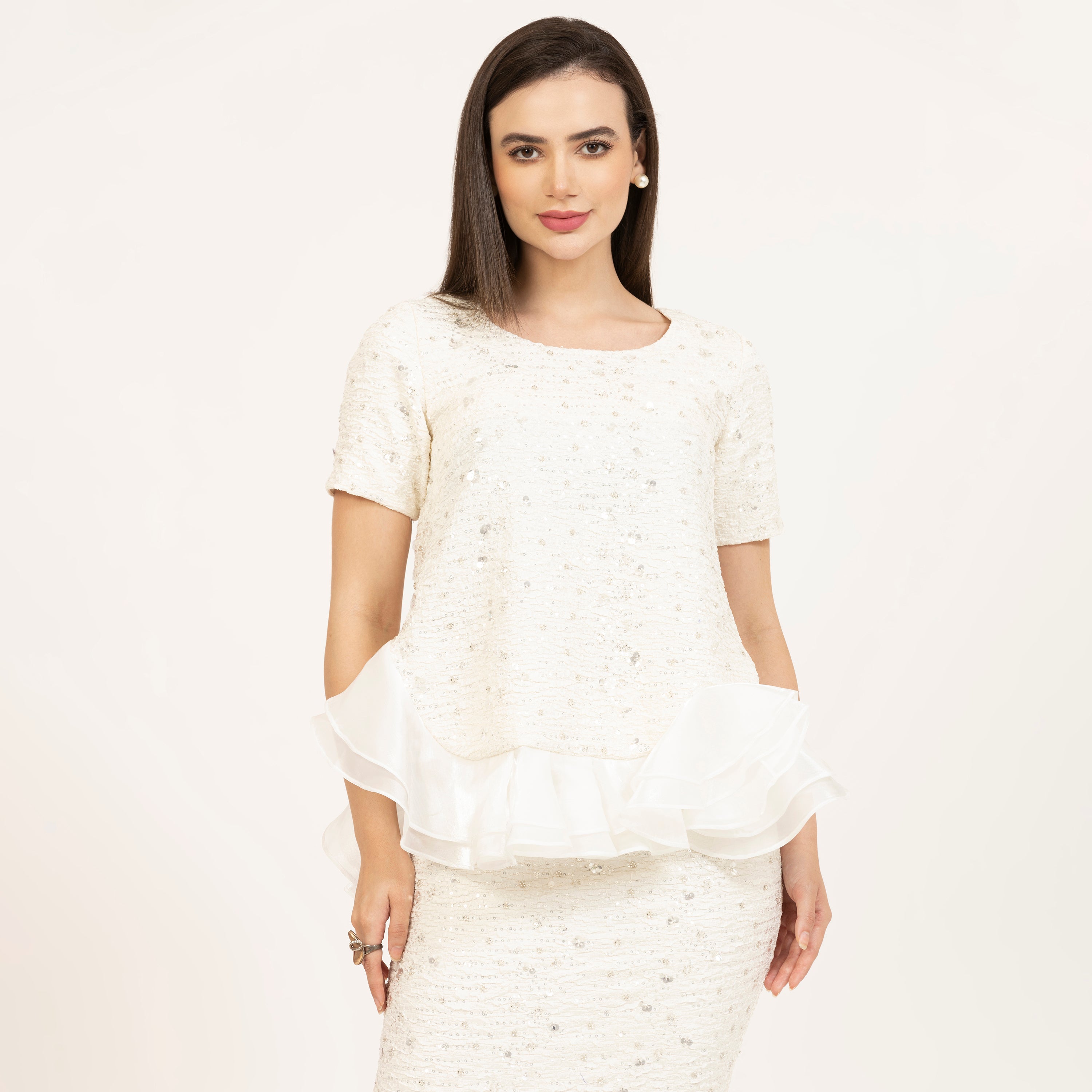 Bahagian Atas Peplum Bersulam Putih Dengan Organza Satin