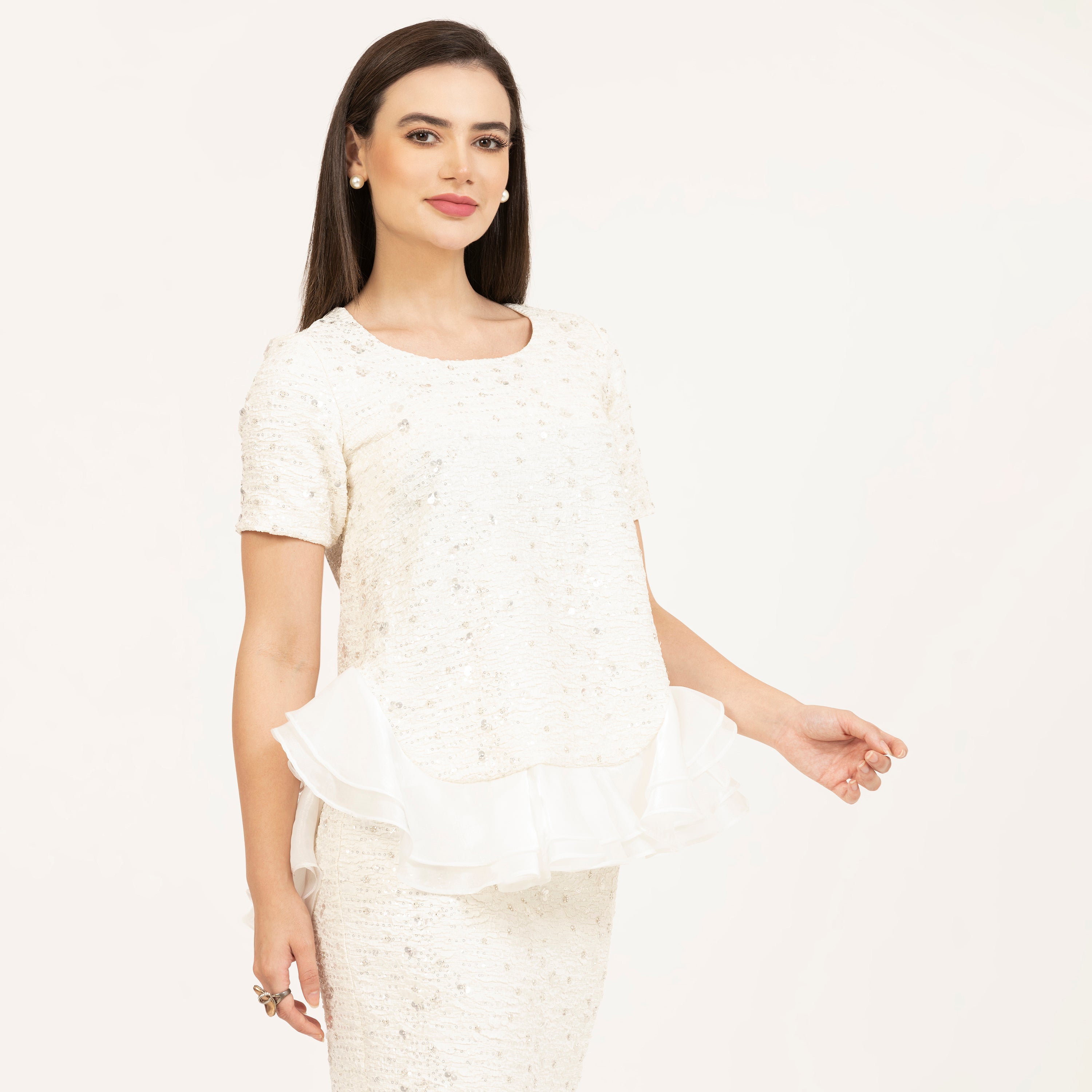 Bahagian Atas Peplum Bersulam Putih Dengan Organza Satin