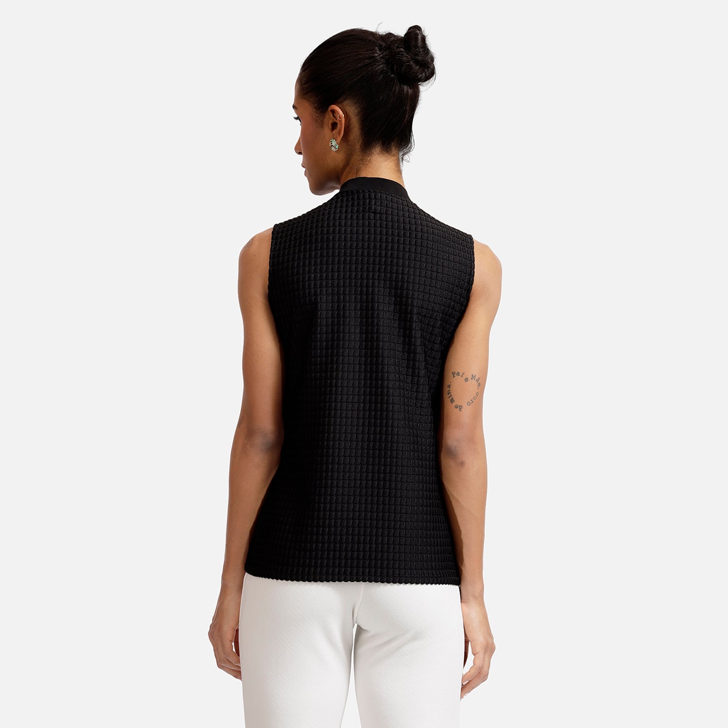 Black V-Neck Without Sleeve Check Texture Top