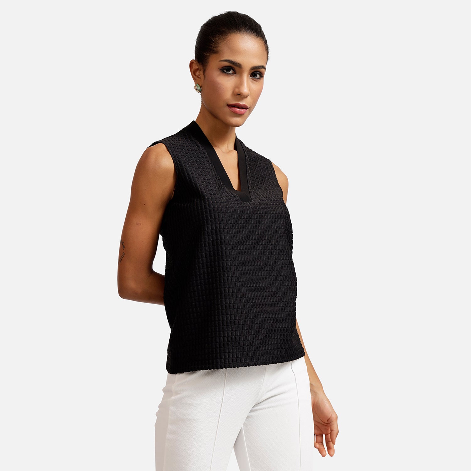 Black V-Neck Without Sleeve Check Texture Top