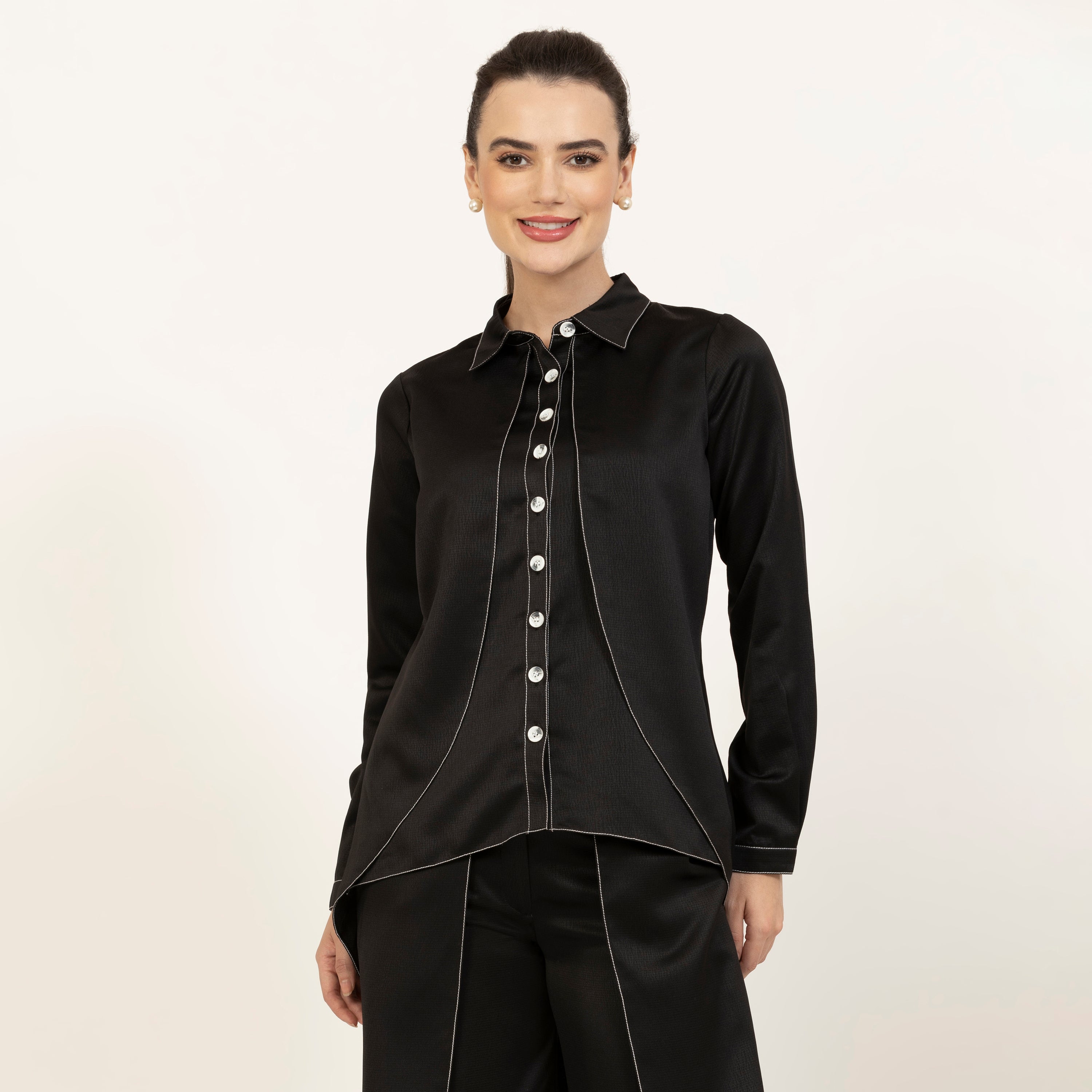 ท็อปสองชั้นเนื้อผ้าสีดำ