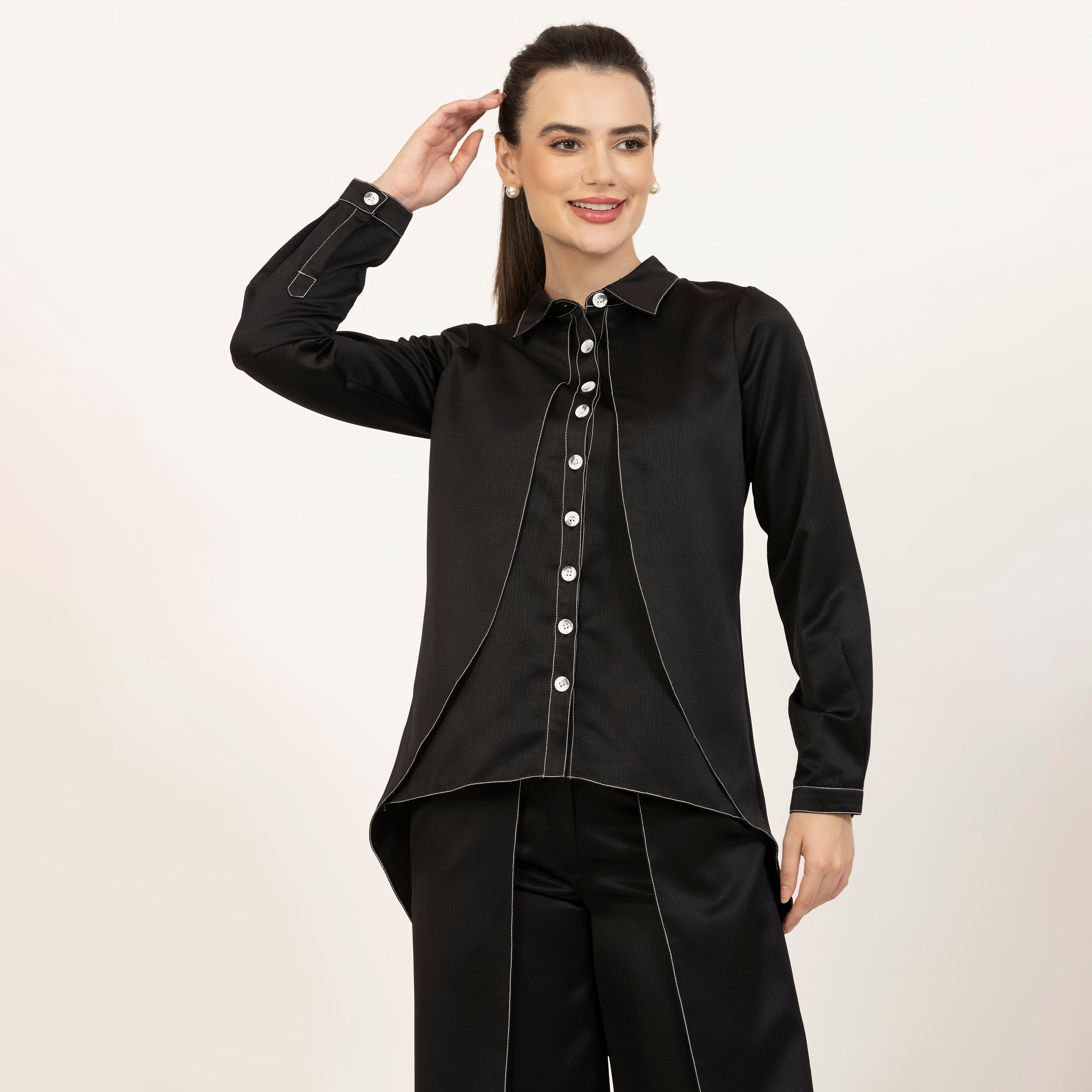 ท็อปสองชั้นเนื้อผ้าสีดำ