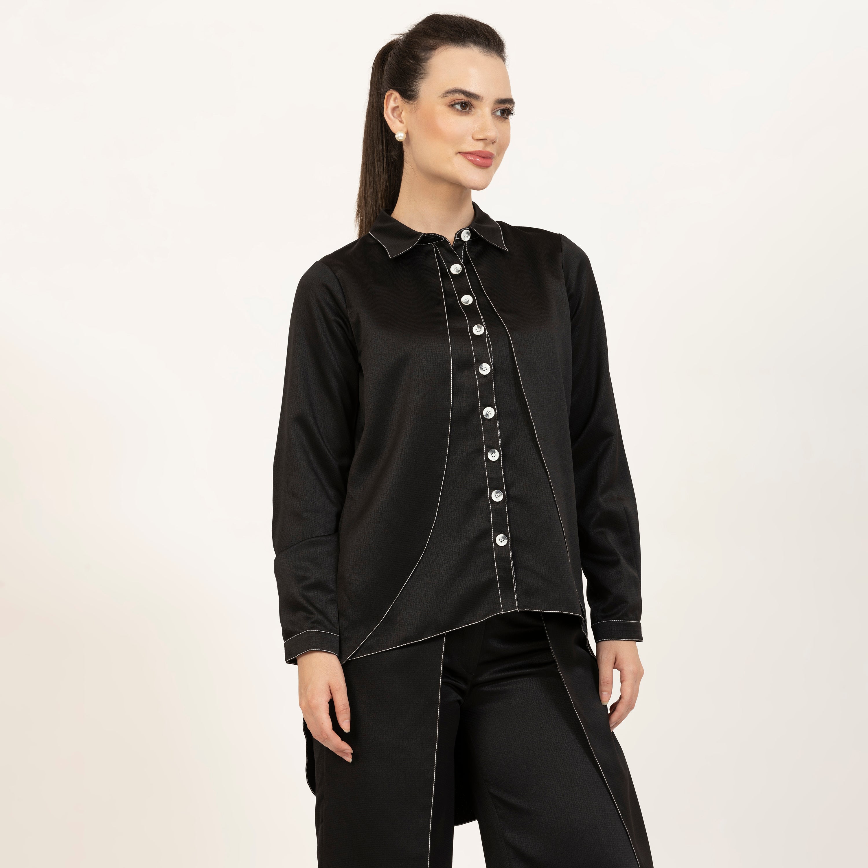 ท็อปสองชั้นเนื้อผ้าสีดำ