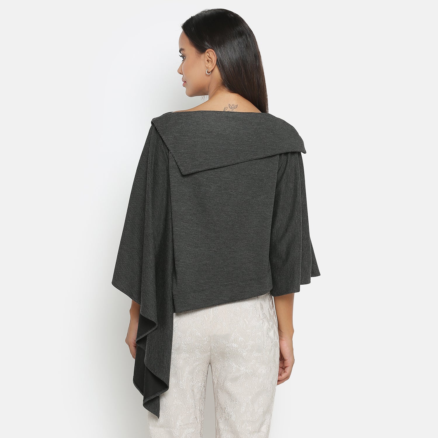 เสื้อถักสีเทาเข้มแขนกระดิ่ง