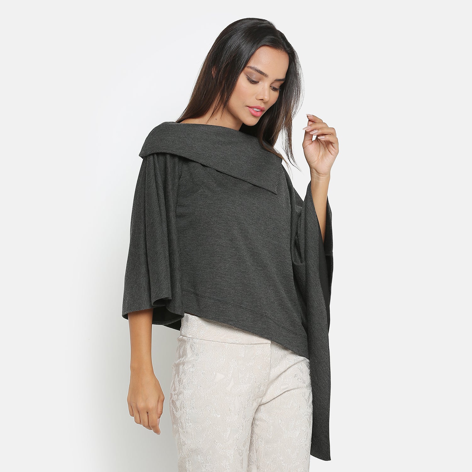 เสื้อถักสีเทาเข้มแขนกระดิ่ง